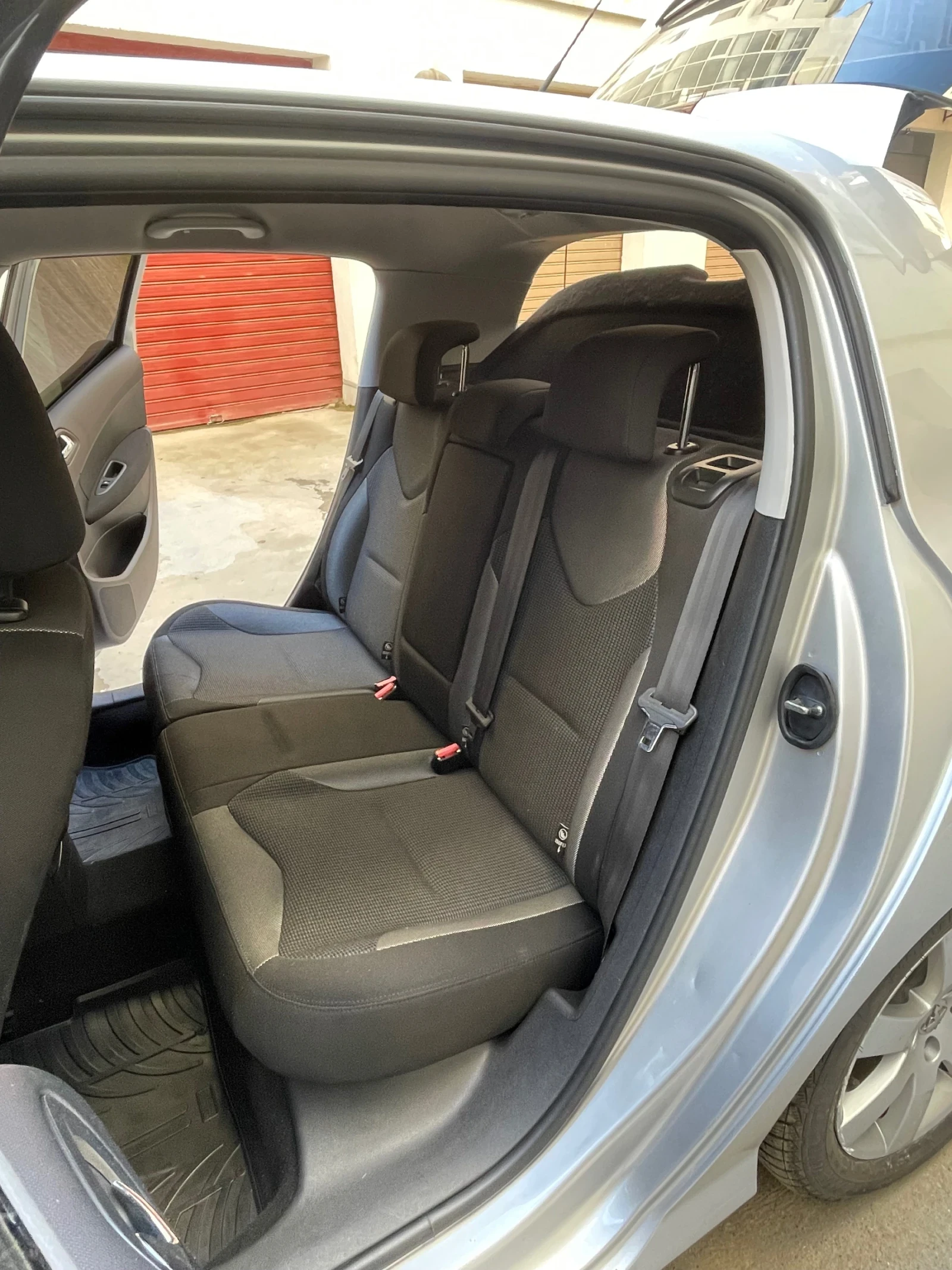 Peugeot 308 1.6 e-HDI 112 к.с. 2012 г. ТОП - изображение 9