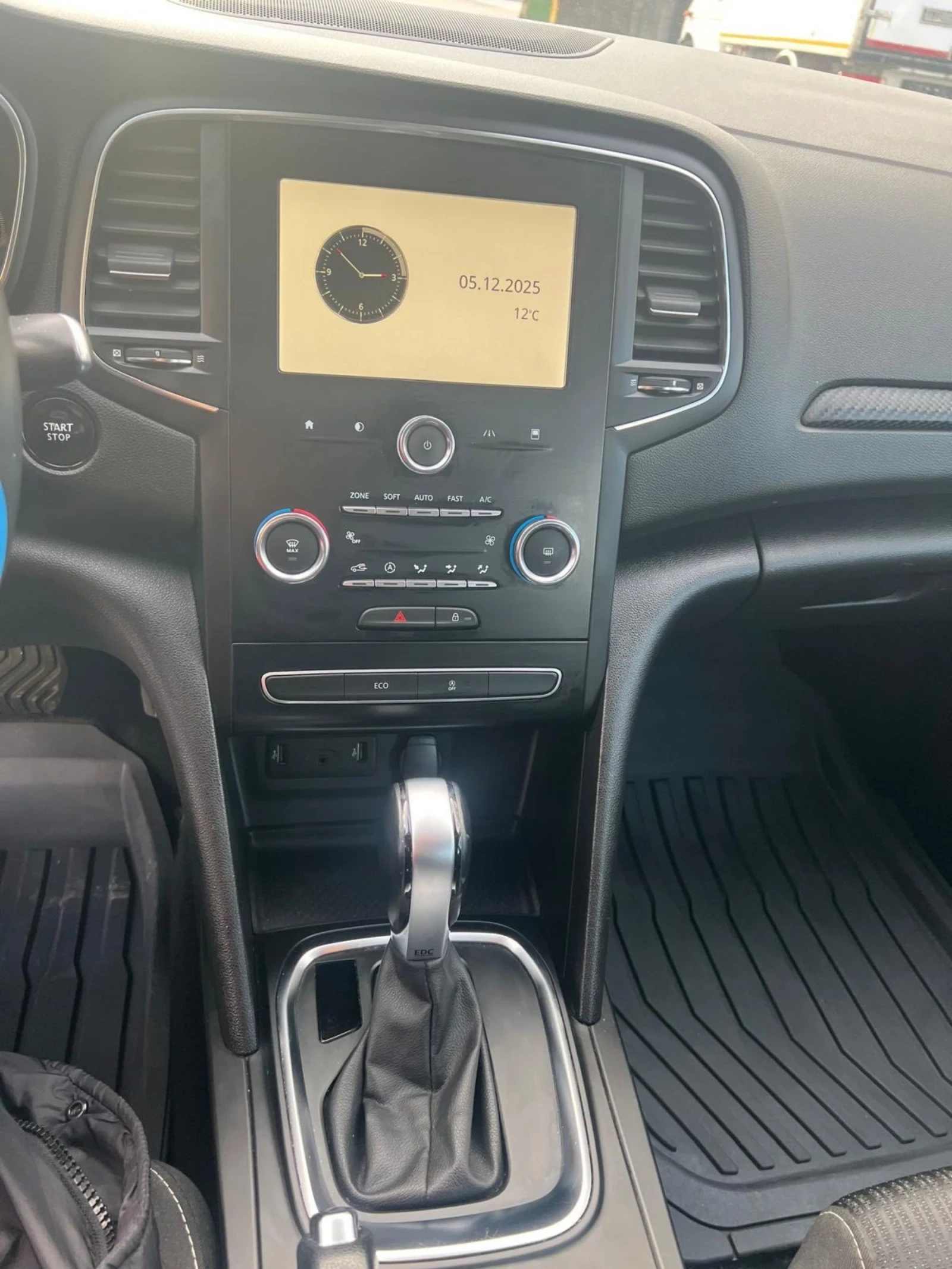 Renault Megane 1.5dci-АВТОМАТ КЛИМАТРОНИК, снимка 11 - Автомобили и джипове - 53866808