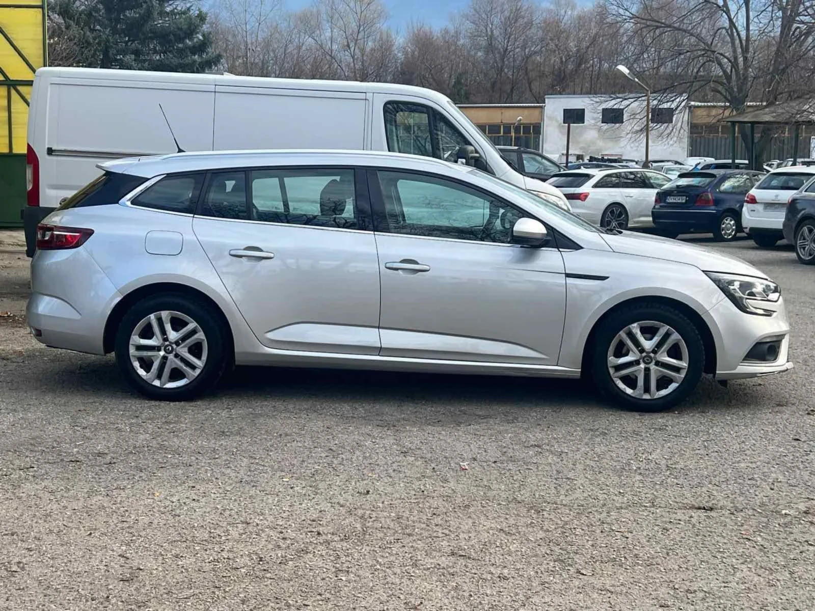 Renault Megane 1.5dci-АВТОМАТ КЛИМАТРОНИК, снимка 4 - Автомобили и джипове - 53866808