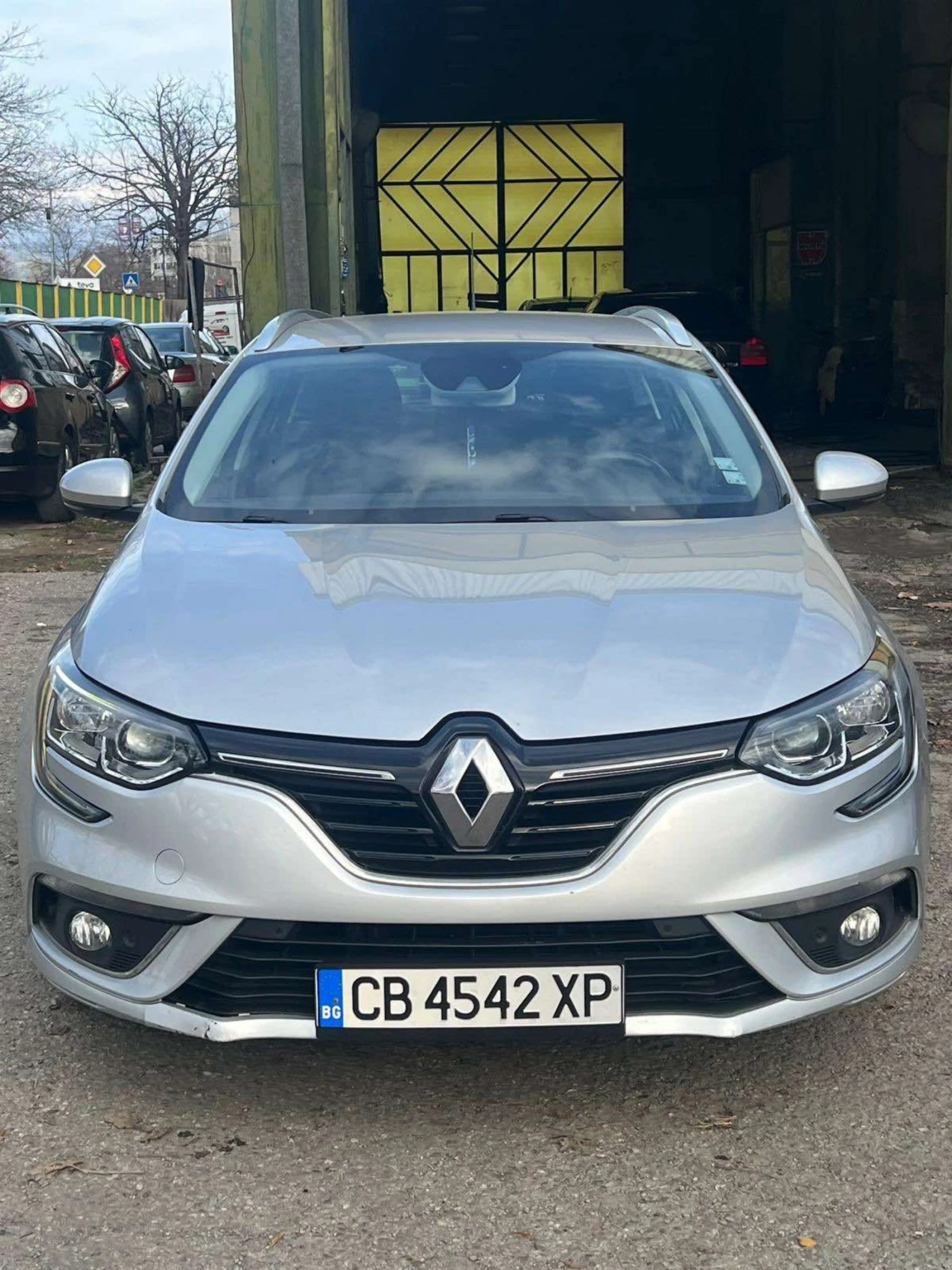 Renault Megane 1.5dci-АВТОМАТ КЛИМАТРОНИК, снимка 2 - Автомобили и джипове - 53866808