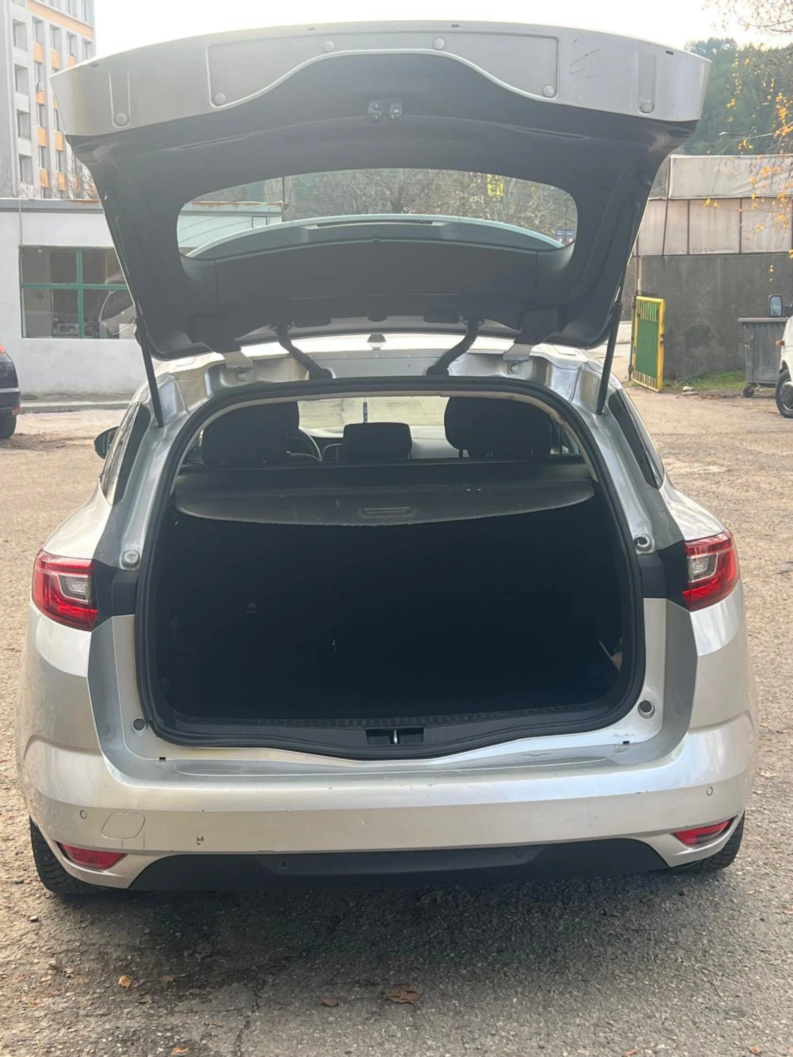 Renault Megane 1.5dci-АВТОМАТ КЛИМАТРОНИК, снимка 8 - Автомобили и джипове - 53866808