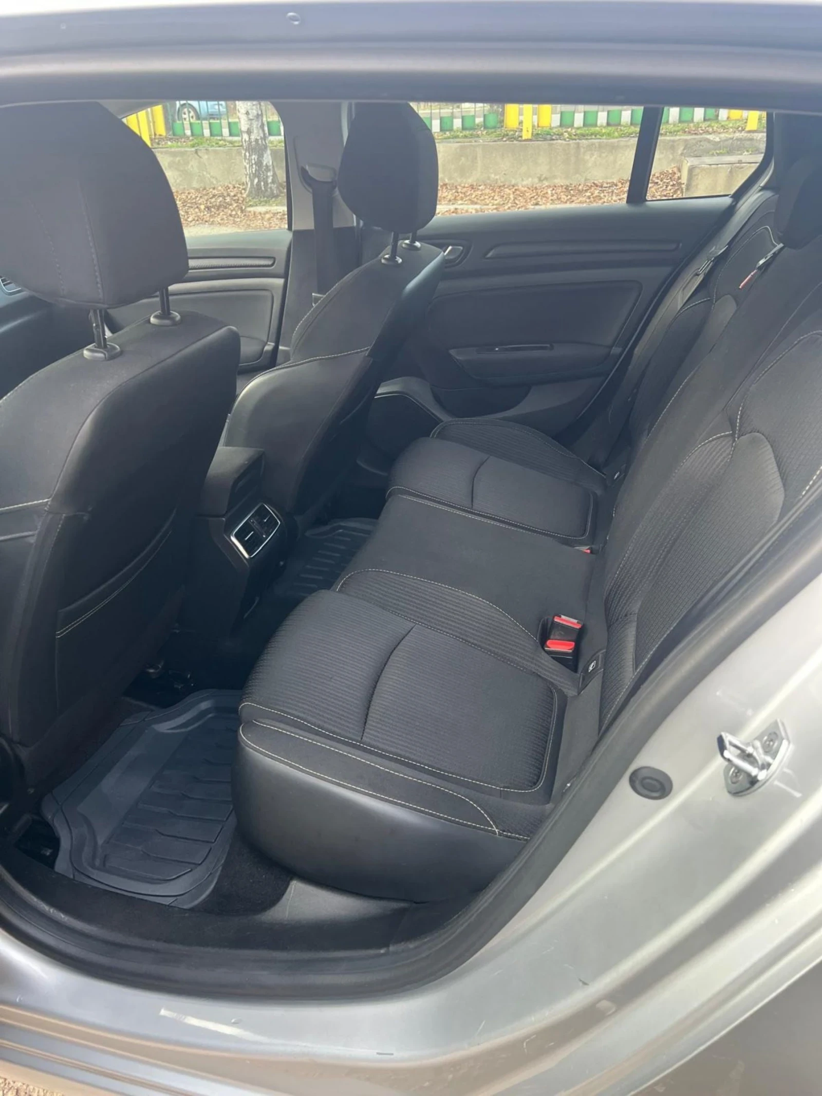 Renault Megane 1.5dci-АВТОМАТ КЛИМАТРОНИК, снимка 17 - Автомобили и джипове - 53866808