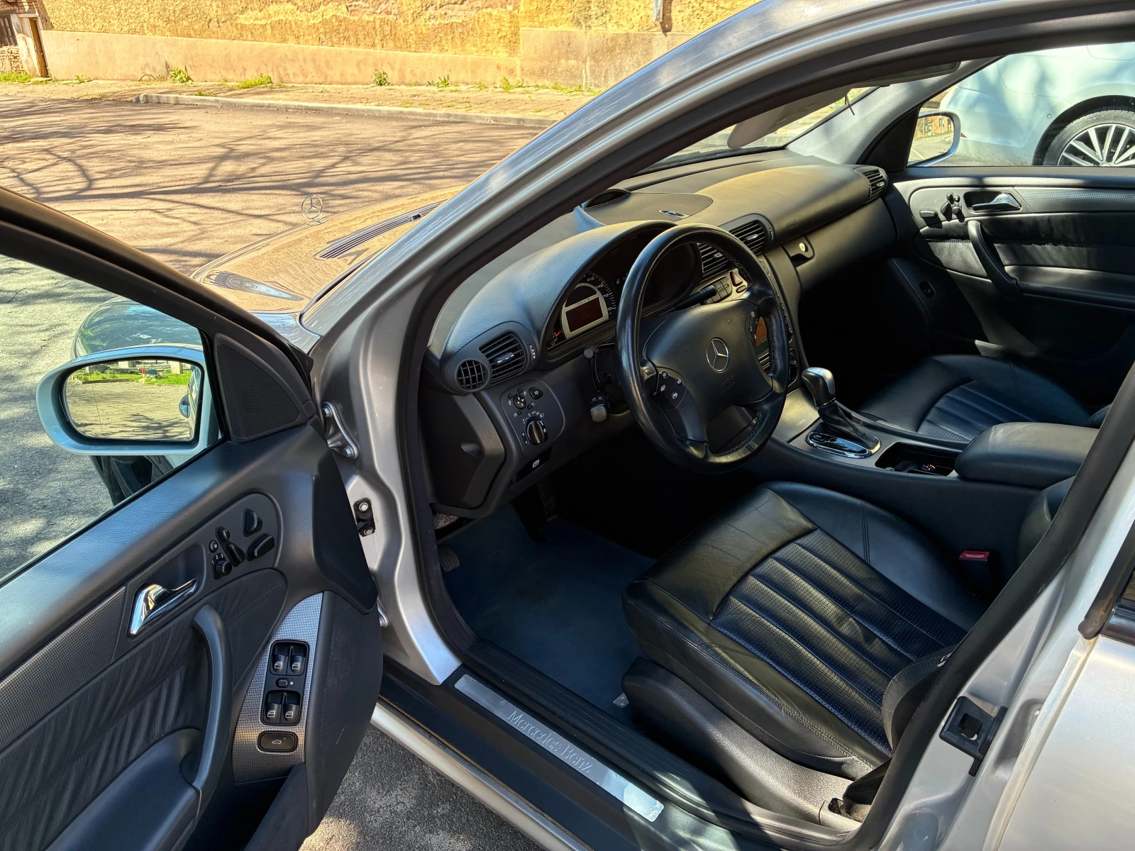 Mercedes-Benz C 32 AMG, снимка 9 - Автомобили и джипове - 54150281