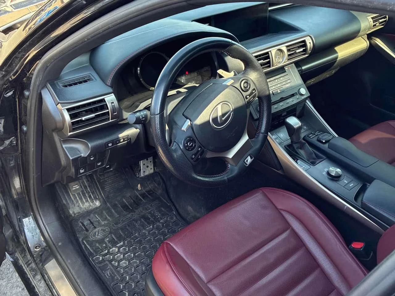 Lexus IS 350 * AWD * ПРЕДСТАВИТЕЛСТВО * 2 КЛЮЧА * ОБДУХВАНЕ * N, снимка 5 - Автомобили и джипове - 54151174