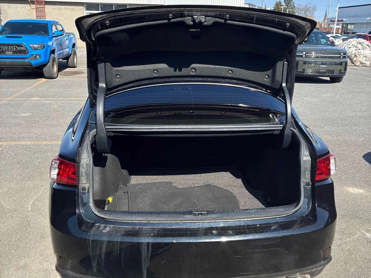 Lexus IS 350 * AWD * ПРЕДСТАВИТЕЛСТВО * 2 КЛЮЧА * ОБДУХВАНЕ * N, снимка 15 - Автомобили и джипове - 54151174