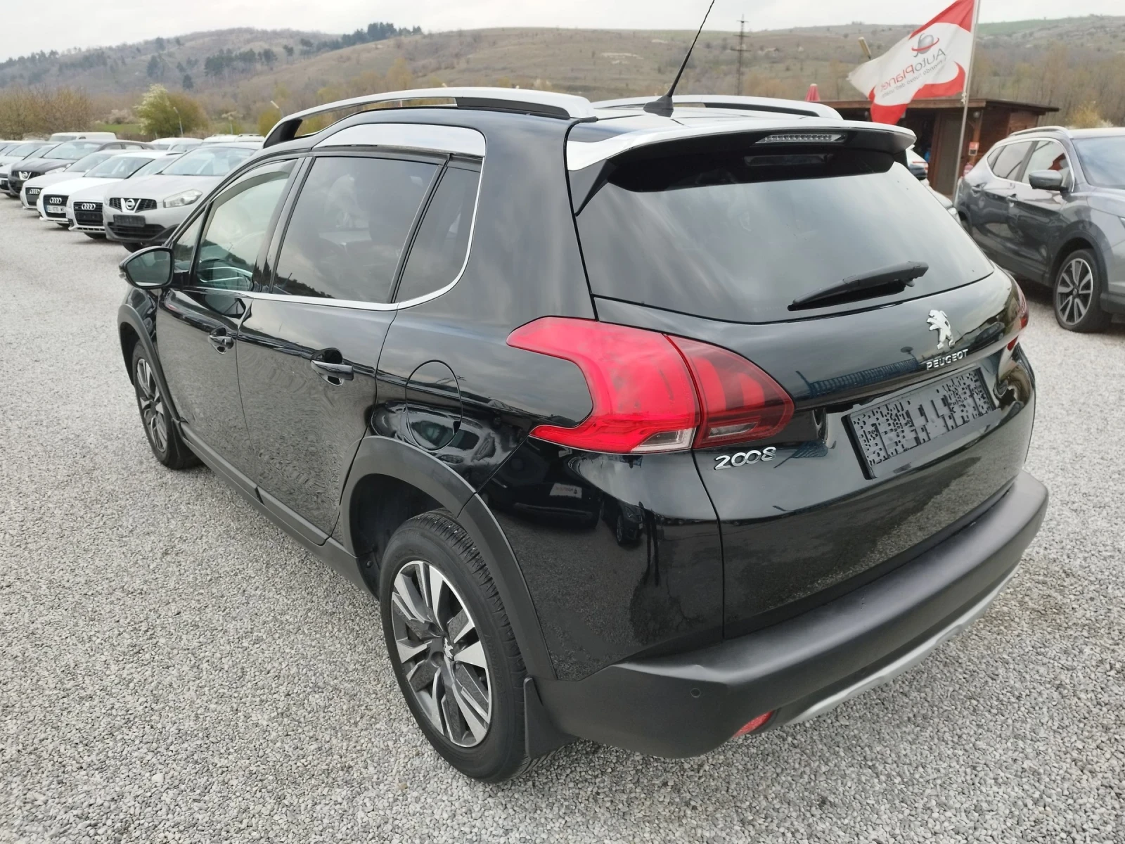 Peugeot 2008 1.2I 110кс.АВТОМАТ, снимка 3 - Автомобили и джипове - 54172141