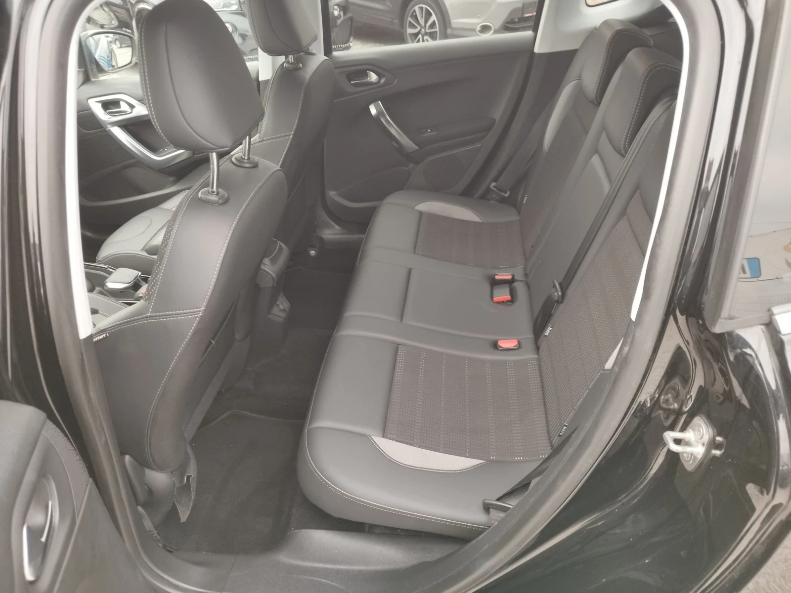 Peugeot 2008 1.2I 110кс.АВТОМАТ, снимка 10 - Автомобили и джипове - 54172141