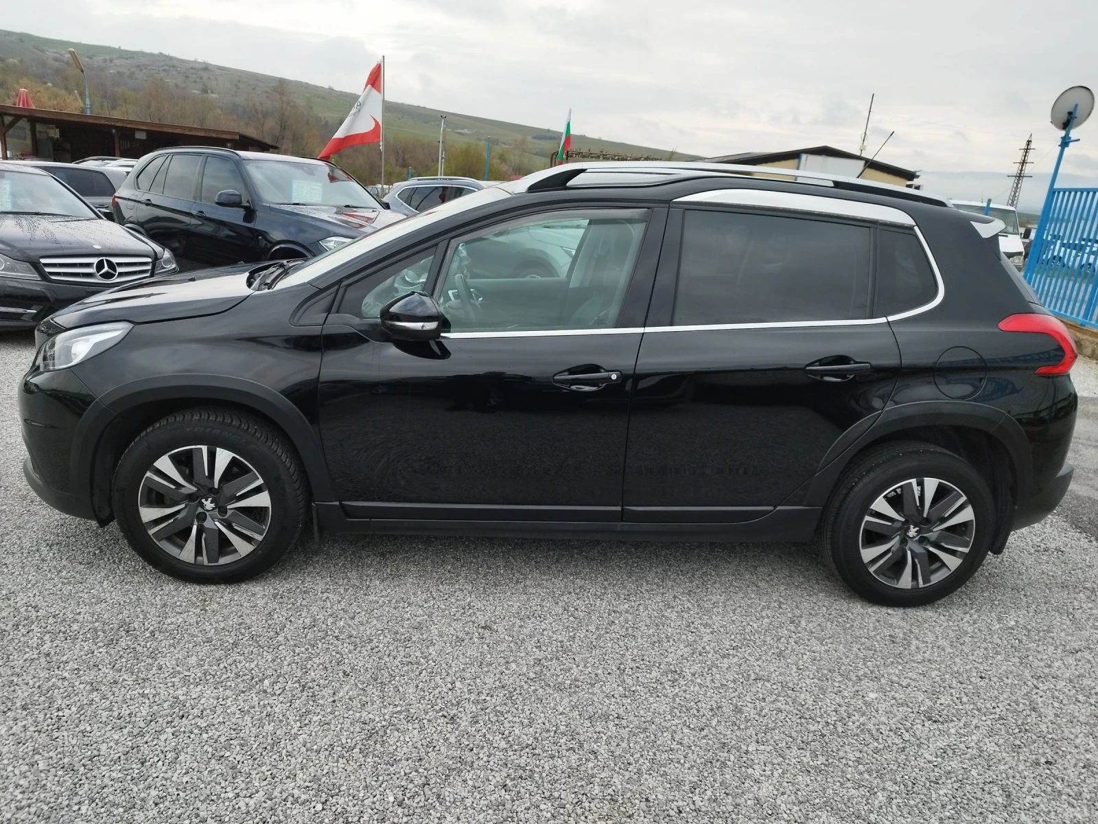 Peugeot 2008 1.2I 110кс.АВТОМАТ, снимка 2 - Автомобили и джипове - 54172141