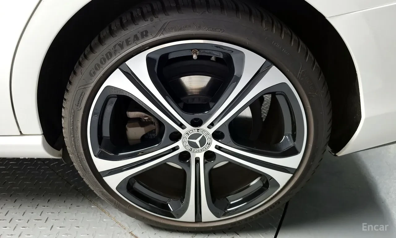 Mercedes-Benz C 300 4MATIC Avantgarde| LED| DIGITAL COCKPIT| NAVI| KAM, снимка 5 - Автомобили и джипове - 55044499