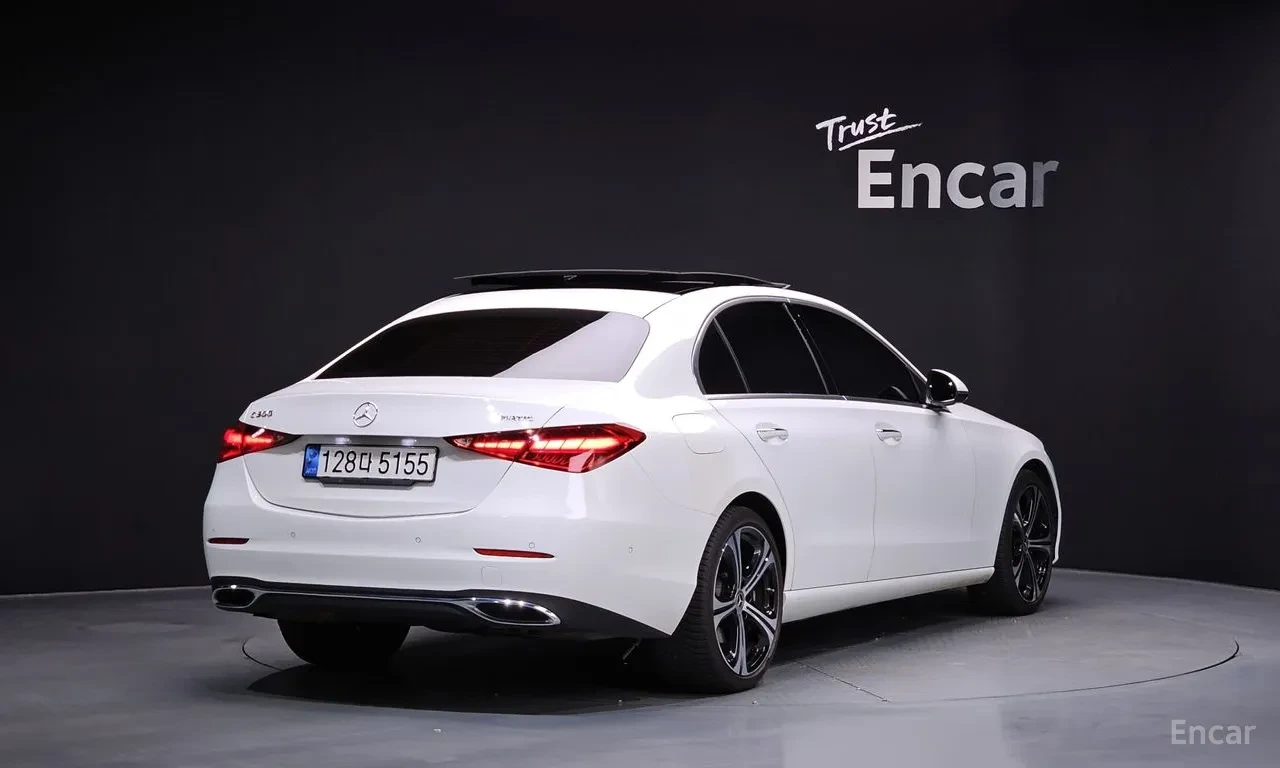 Mercedes-Benz C 300 4MATIC Avantgarde| LED| DIGITAL COCKPIT| NAVI| KAM, снимка 2 - Автомобили и джипове - 55044499