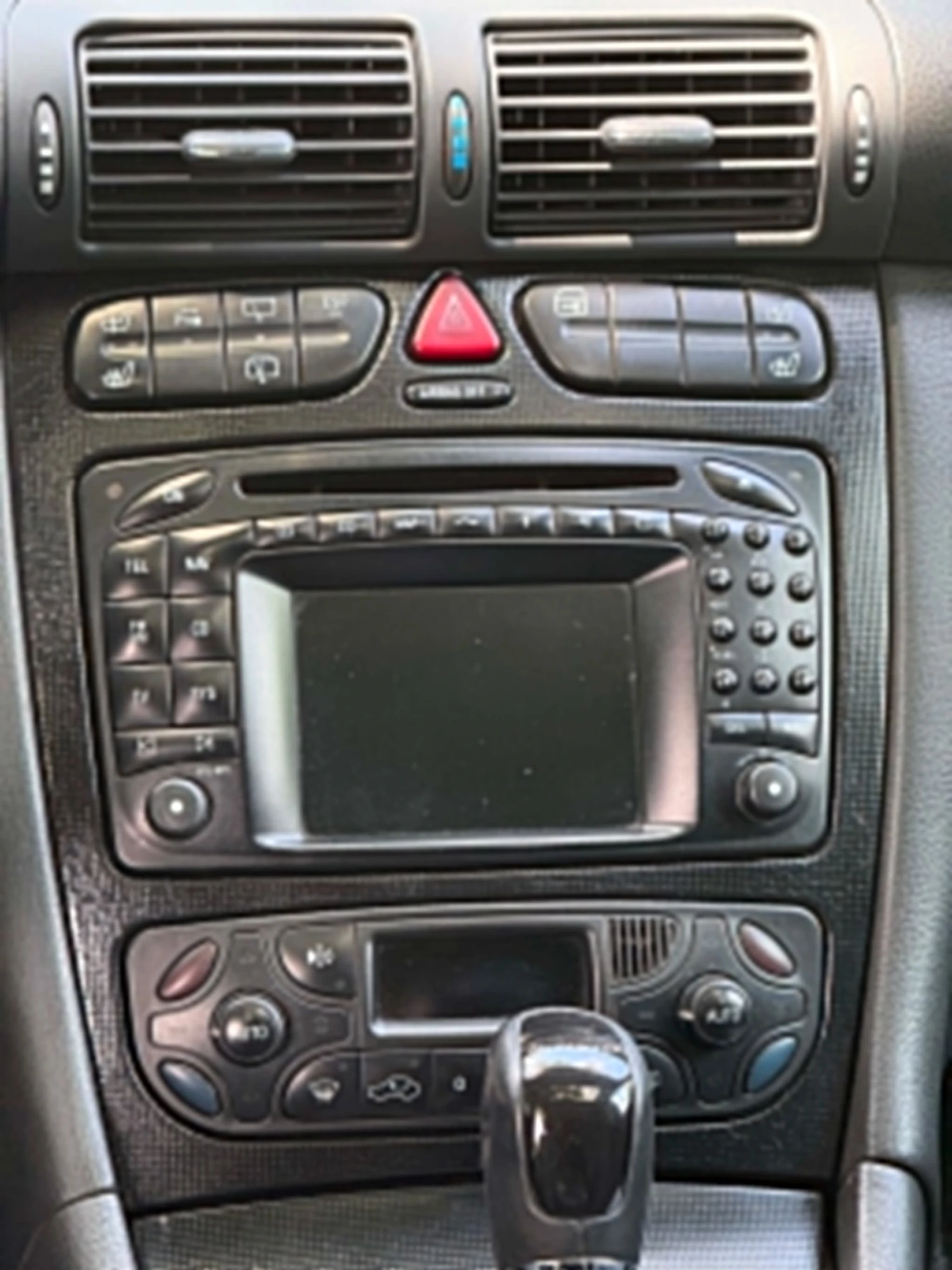 Mercedes-Benz C 320 3.2 V6 Avantgarde, снимка 13 - Автомобили и джипове - 55329150