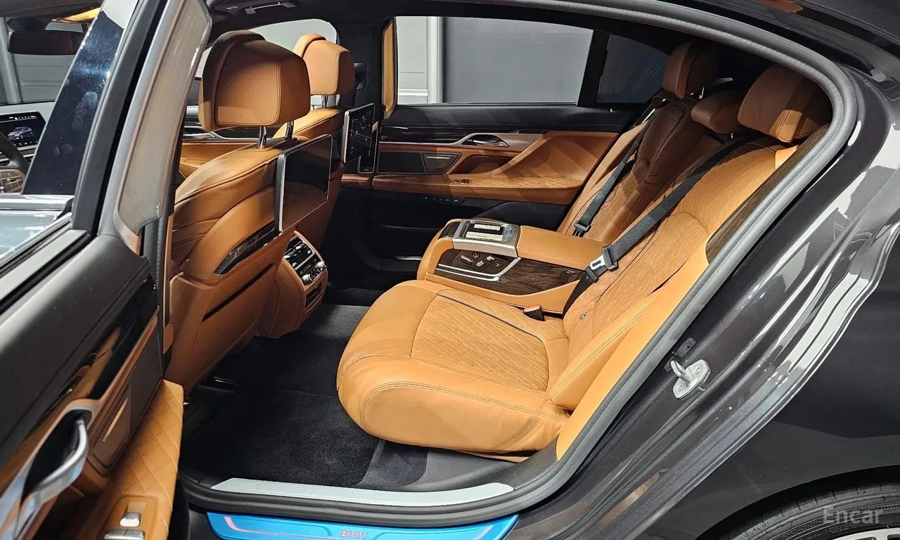 BMW 740 Li xDrive / Лазери / 360 / H&K / ОБДУХВАНЕ, снимка 12 - Автомобили и джипове - 55949295