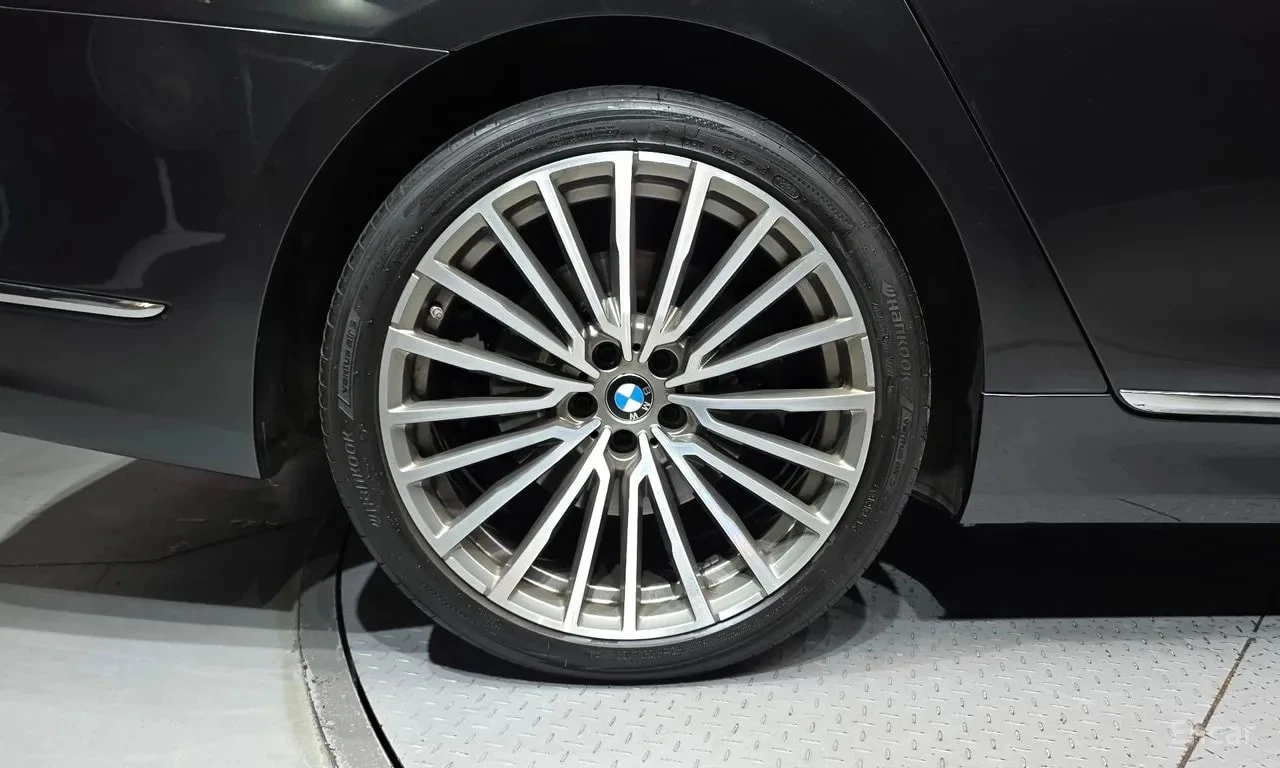 BMW 740 Li xDrive / Лазери / 360 / H&K / ОБДУХВАНЕ, снимка 5 - Автомобили и джипове - 55949295
