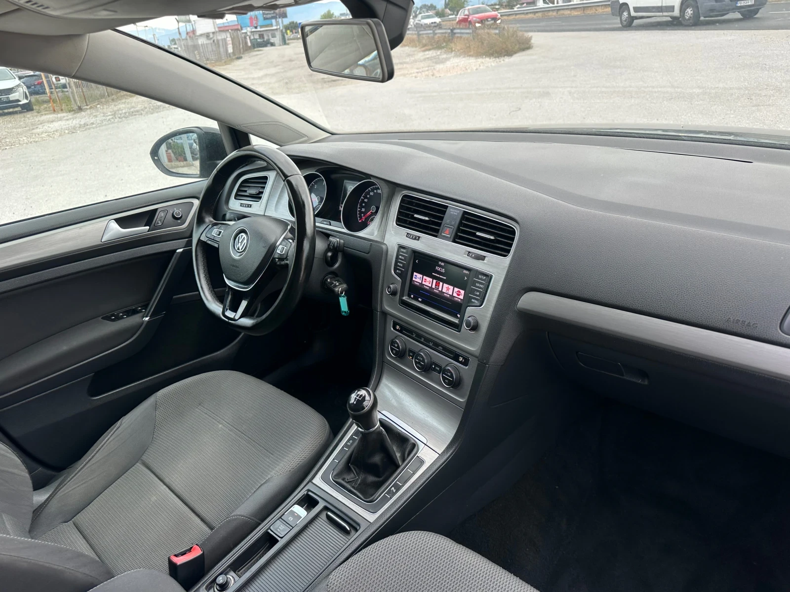 VW Golf 1.6 TDI, снимка 8 - Автомобили и джипове - 56115484