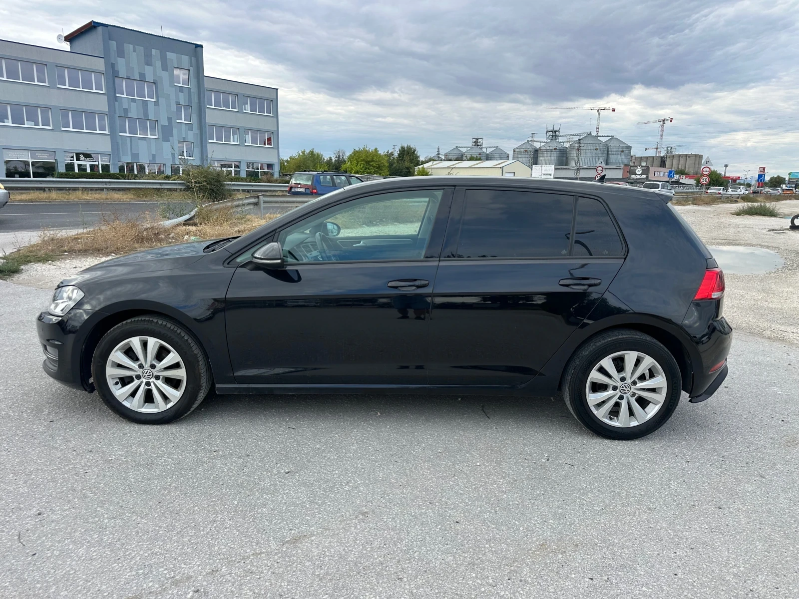 VW Golf 1.6 TDI, снимка 3 - Автомобили и джипове - 56115484