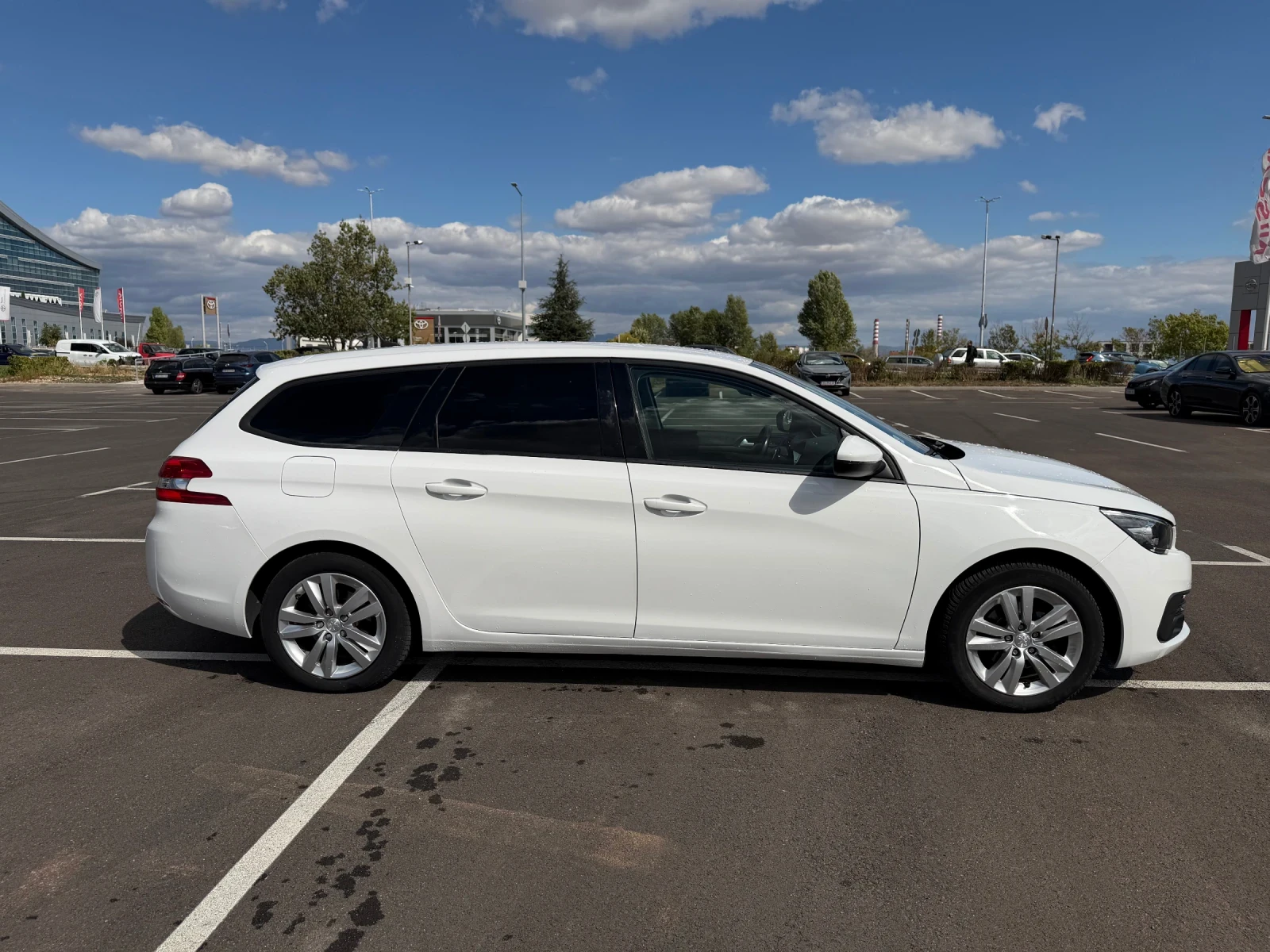 Peugeot 308 1.5hdi AUTOMATIC/LED/Car Play, снимка 3 - Автомобили и джипове - 56222838