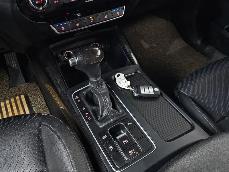 Kia Sorento Diesel 2.0 2Wd Noblesse, снимка 9 - Автомобили и джипове - 55233267