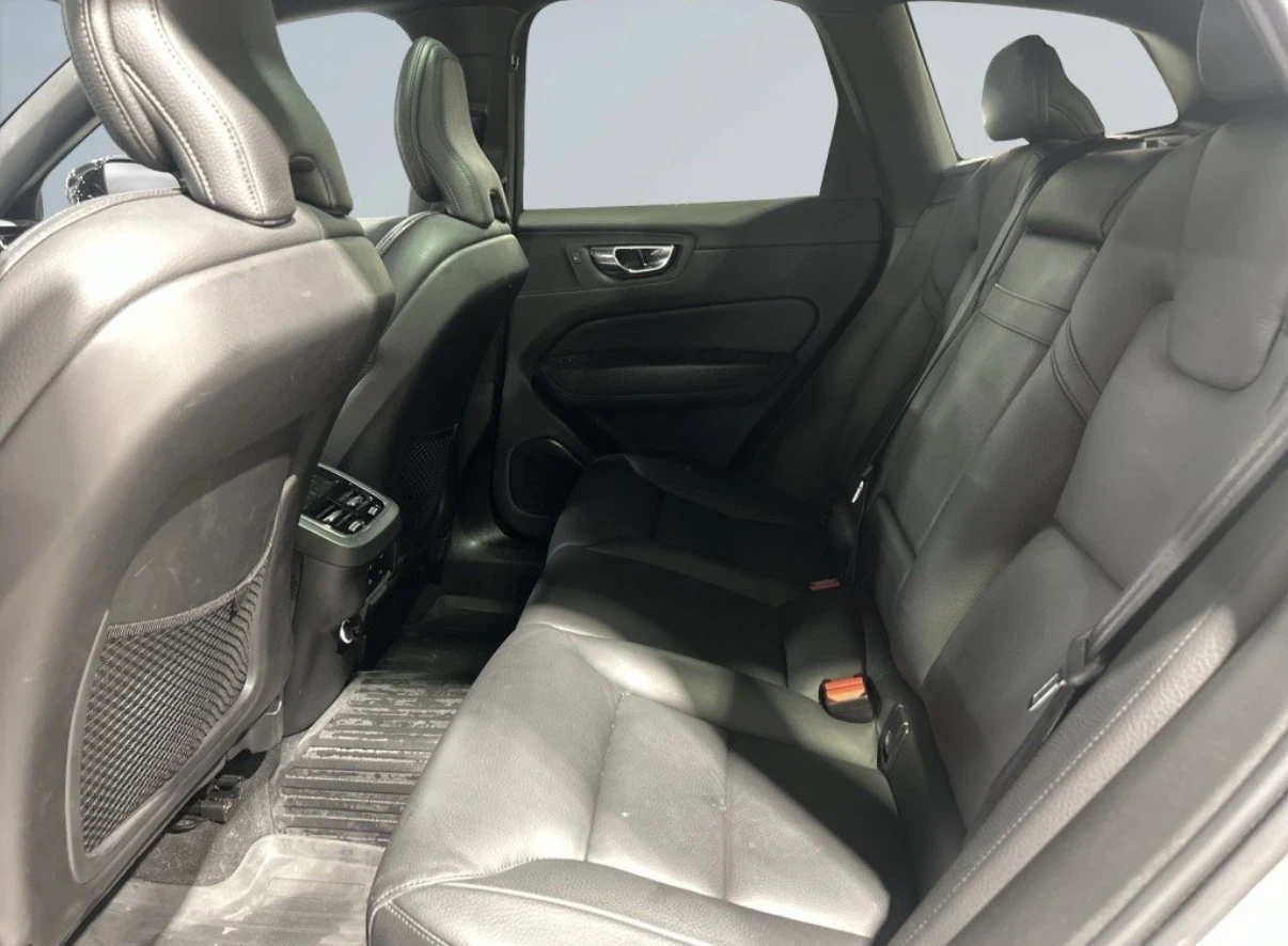 Volvo XC60 T6 R-Design | AWD | Панорама | Carfax, снимка 8 - Автомобили и джипове - 53937150