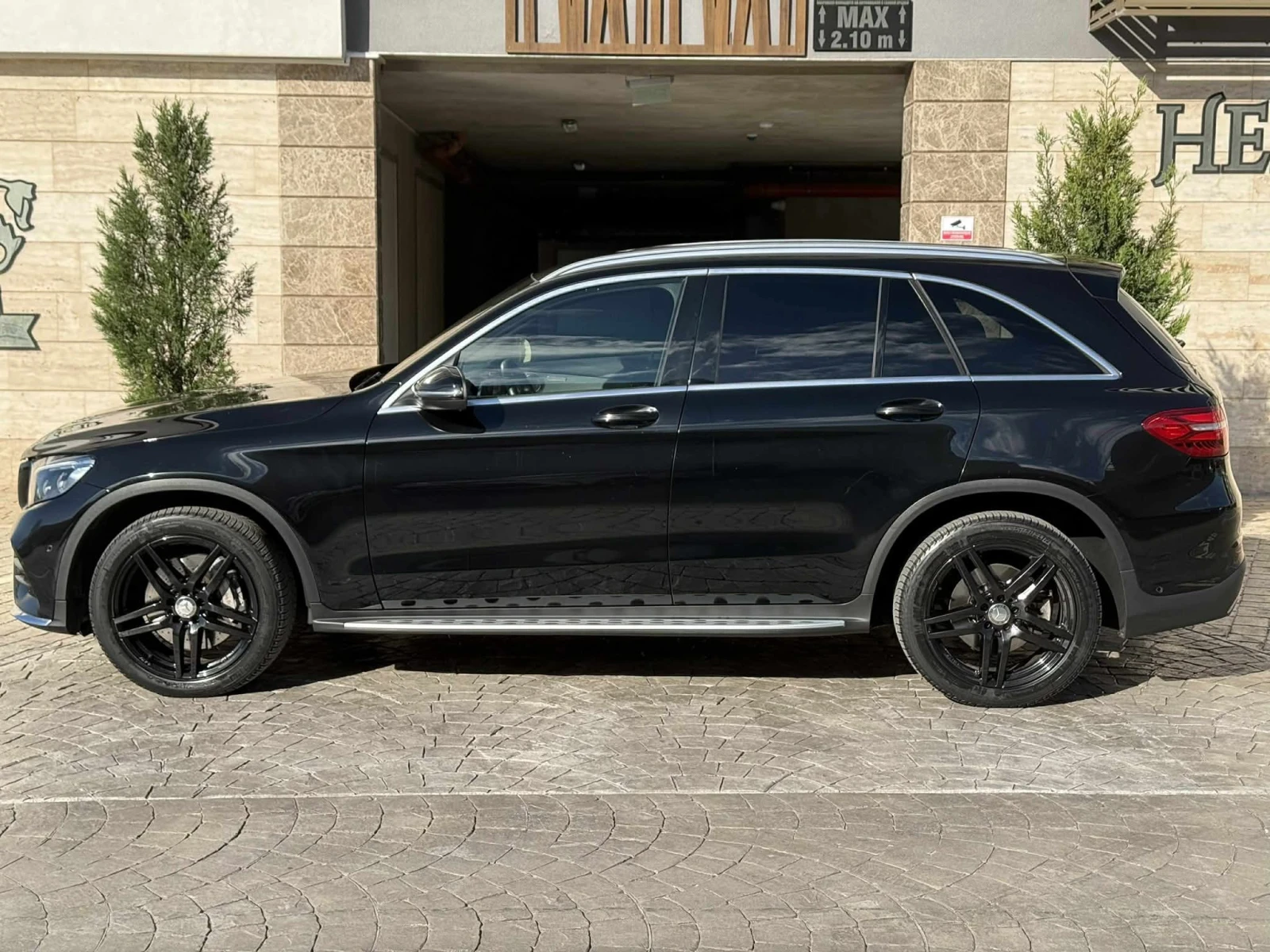 Mercedes-Benz GLC 220 * 4 Matic* 9-G tronic* , снимка 8 - Автомобили и джипове - 54445273