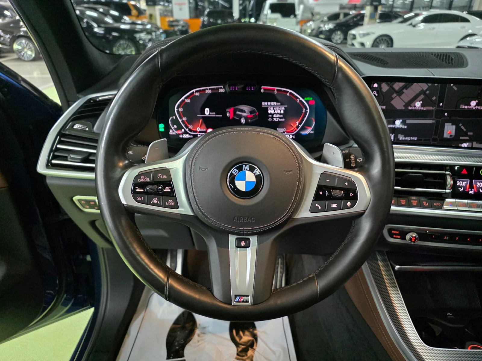 BMW X5 M-PK* DIS* 360* HUD* ОБДУХ* PANO* SWAROVSKI* M-BRA, снимка 6 - Автомобили и джипове - 55484449