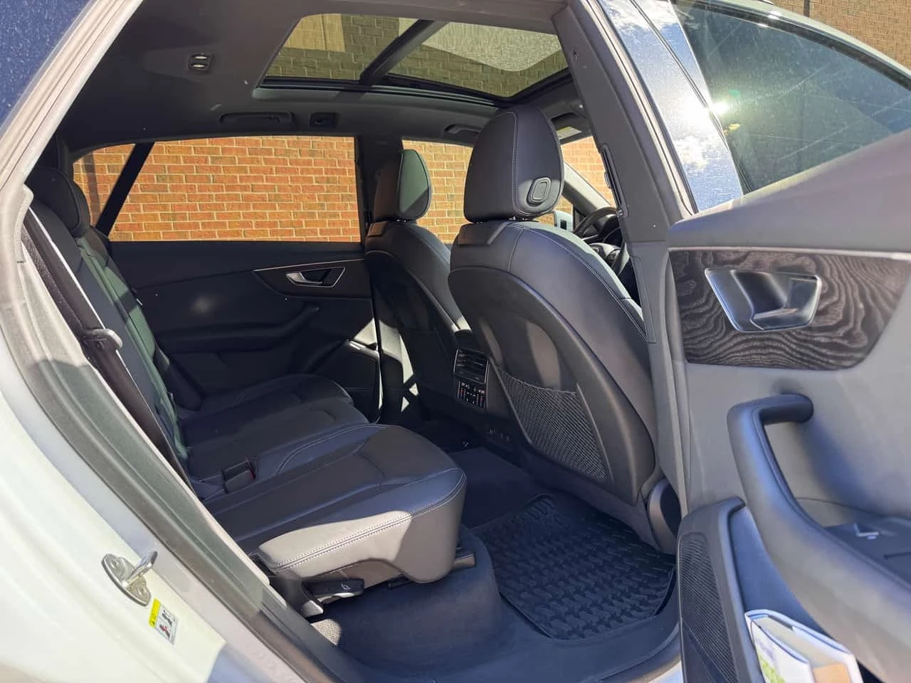 Audi Q8 * Progressiv * CARFAX * ЦЕНА ДО БГ, снимка 13 - Автомобили и джипове - 56554716