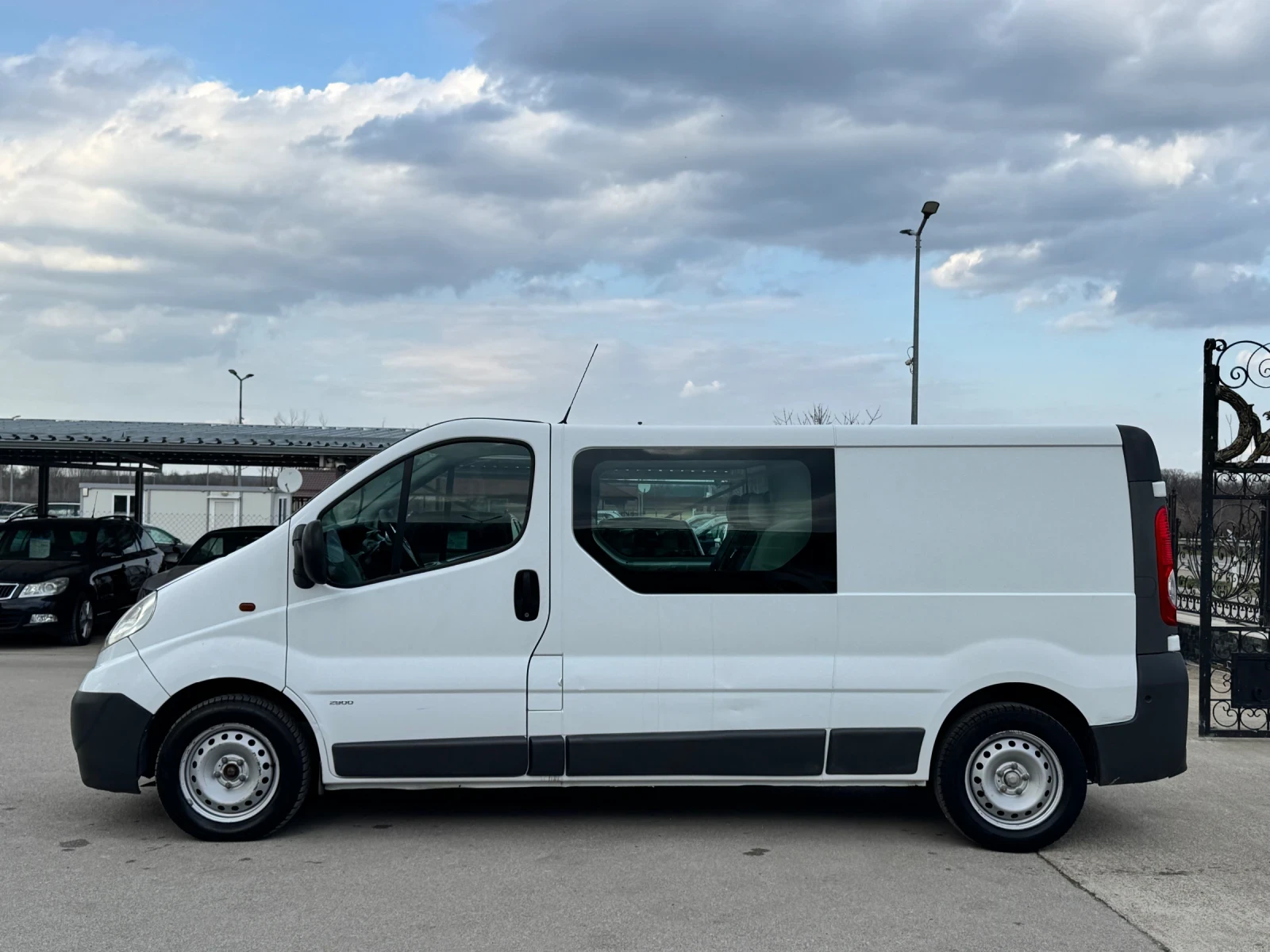 Opel Vivaro 2.0DCI ИТАЛИЯ, снимка 2 - Бусове и автобуси - 54046491