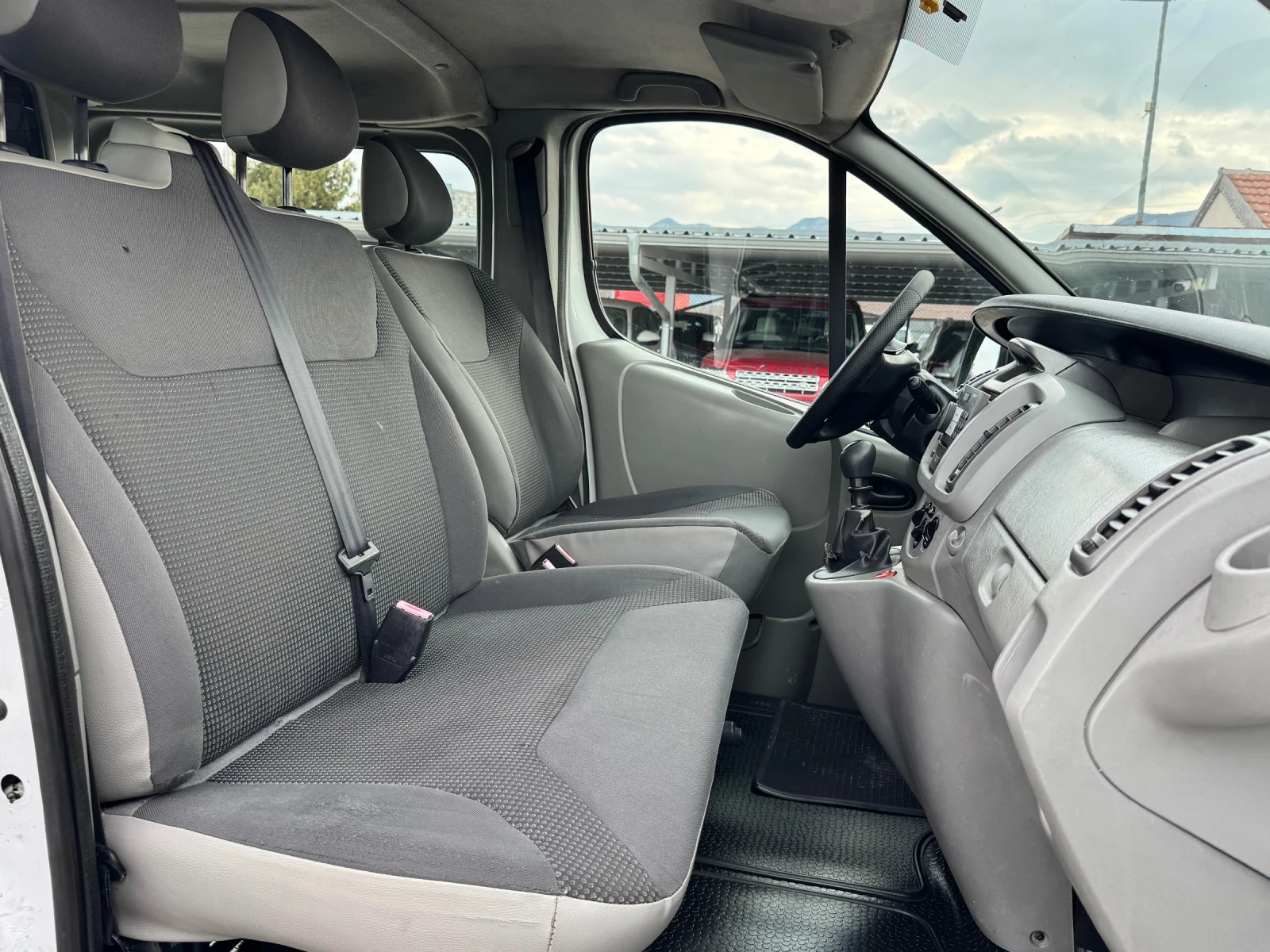 Opel Vivaro 2.0DCI ИТАЛИЯ, снимка 10 - Бусове и автобуси - 54046491