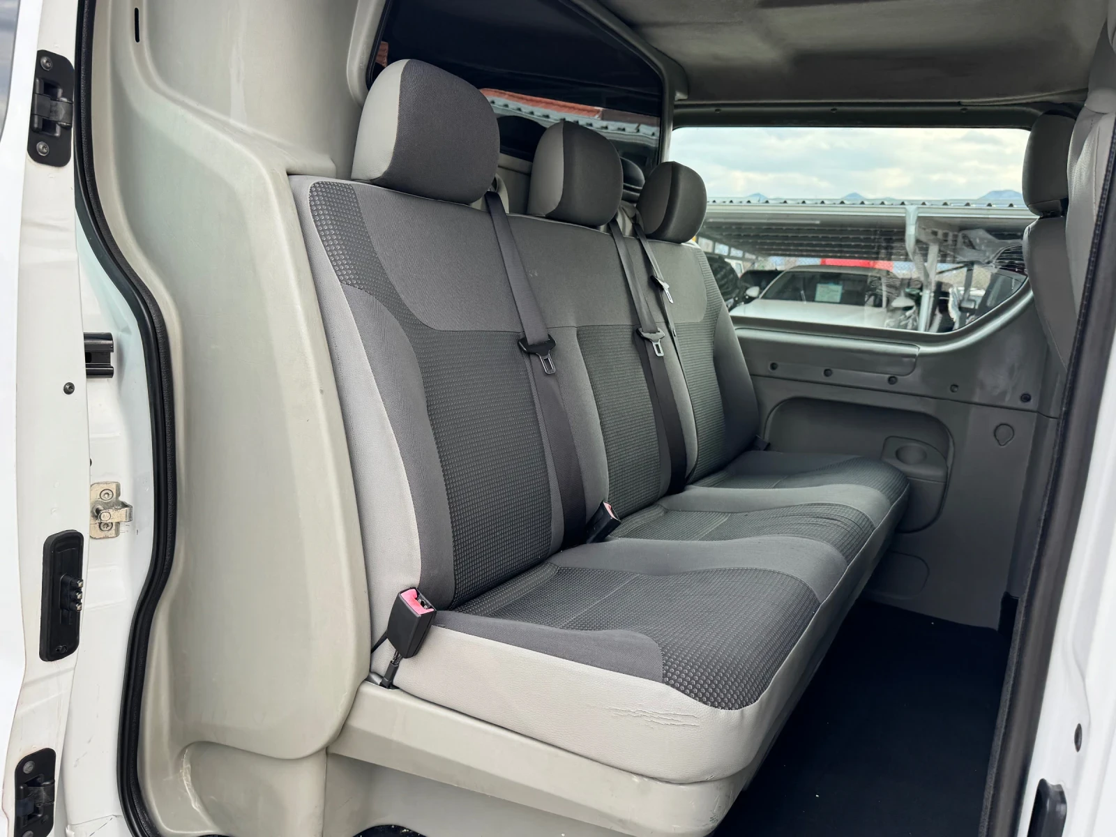 Opel Vivaro 2.0DCI ИТАЛИЯ, снимка 8 - Бусове и автобуси - 54046491