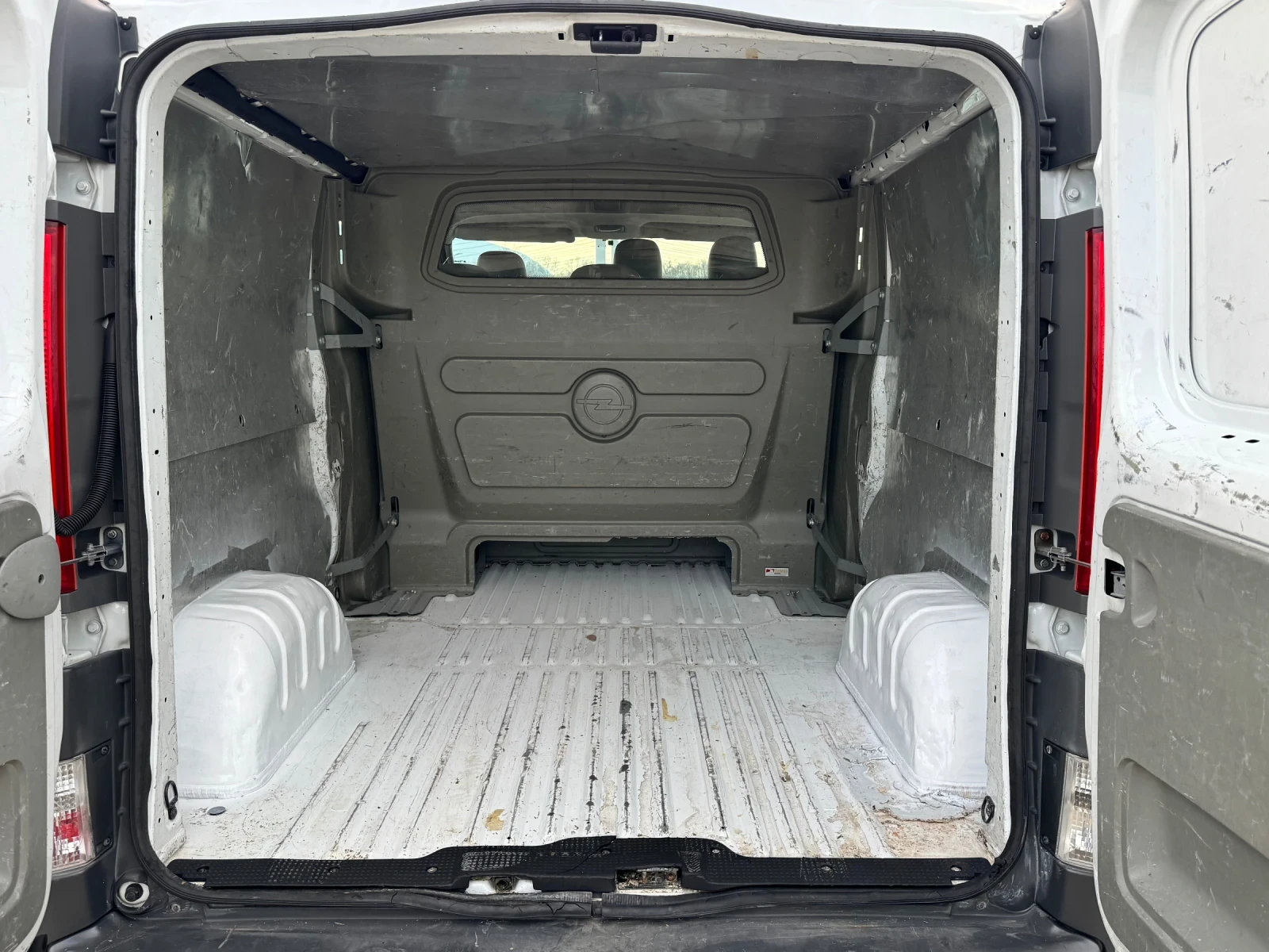 Opel Vivaro 2.0DCI ИТАЛИЯ, снимка 7 - Бусове и автобуси - 54046491