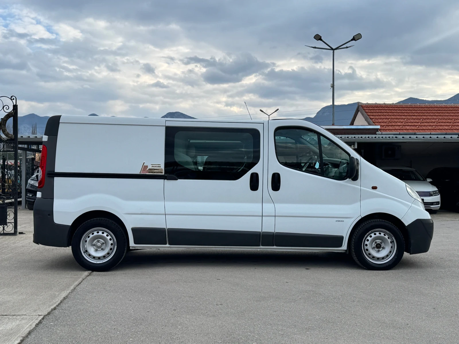 Opel Vivaro 2.0DCI ИТАЛИЯ, снимка 4 - Бусове и автобуси - 54046491