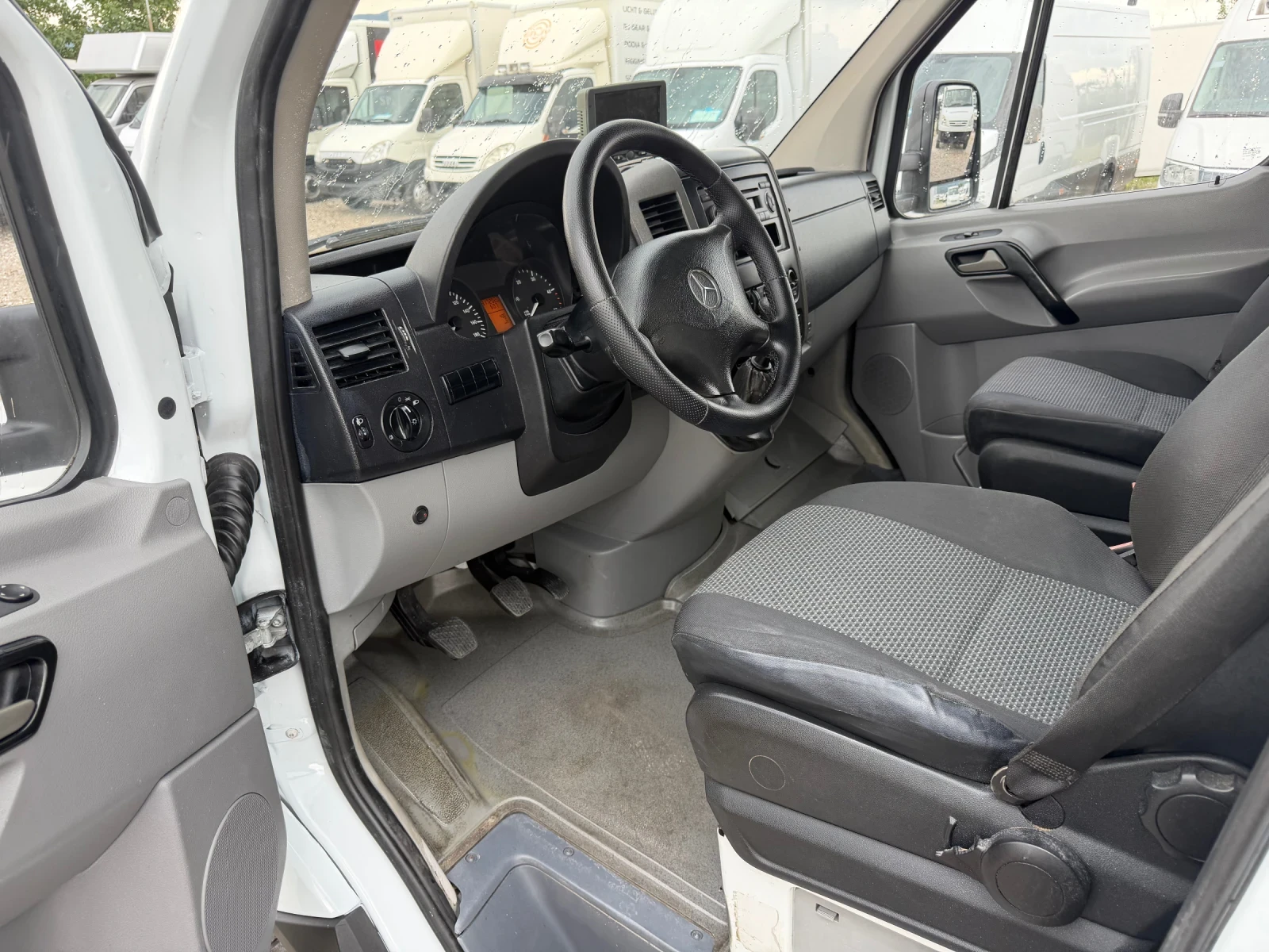 Mercedes-Benz Sprinter 313!РАМПА!РЕАЛНИ КМ!, снимка 9 - Бусове и автобуси - 55262385