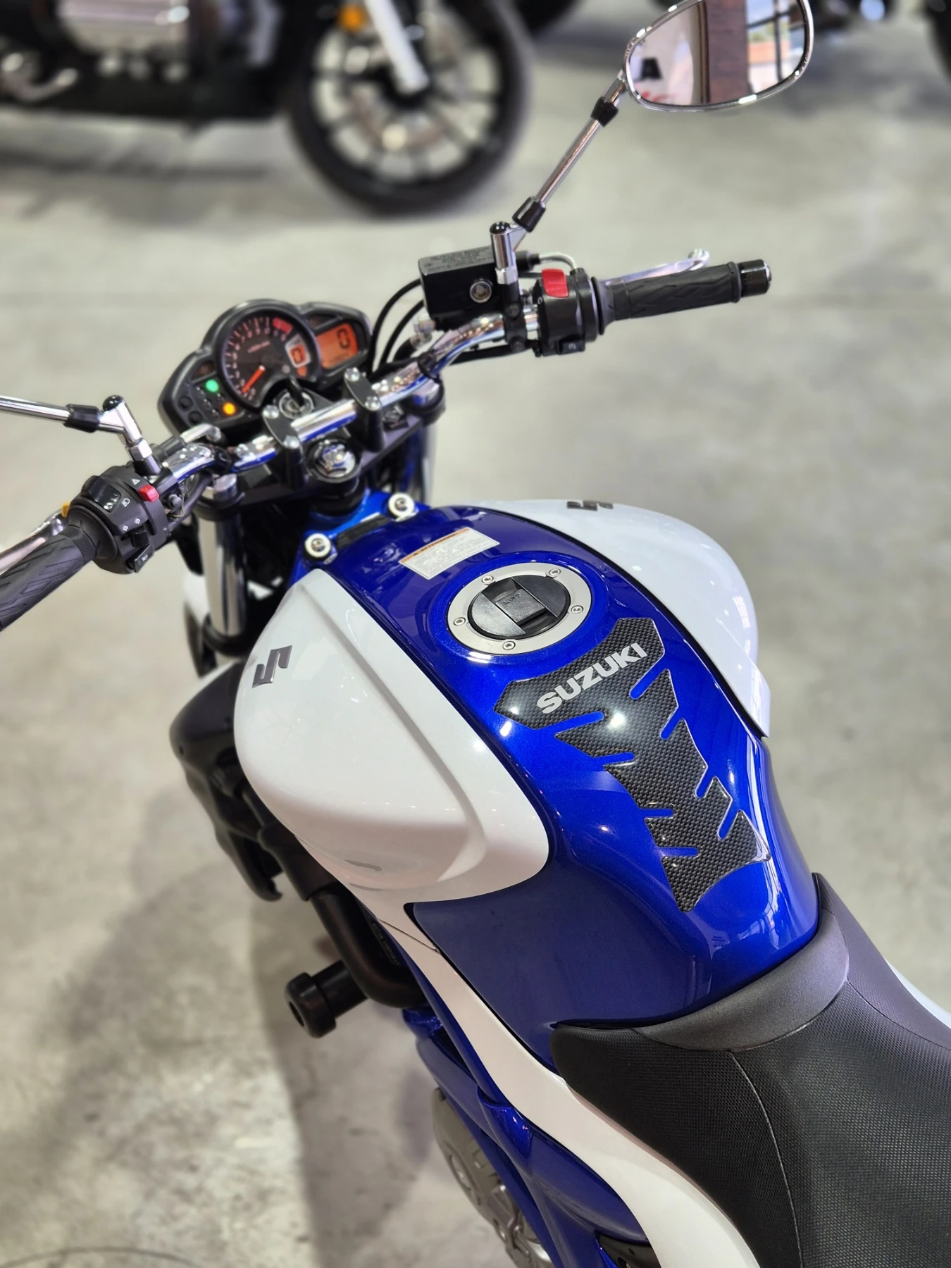 Suzuki Gladius  SFV650 ABS A2 AKRAPOVIC Нов внос от ШВЕЙЦАРИЯ!!!, снимка 13 - Мотоциклети и мототехника - 55643787