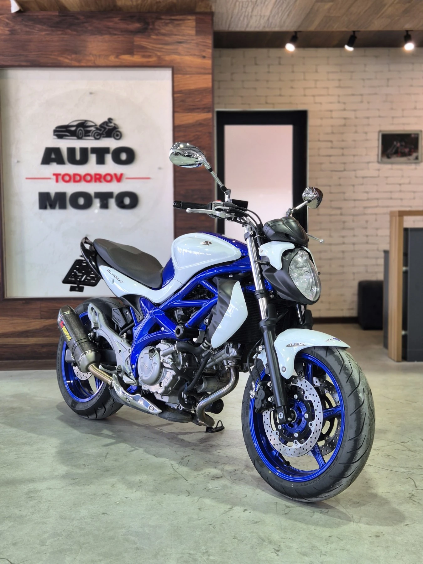Suzuki Gladius  SFV650 ABS A2 AKRAPOVIC Нов внос от ШВЕЙЦАРИЯ!!!