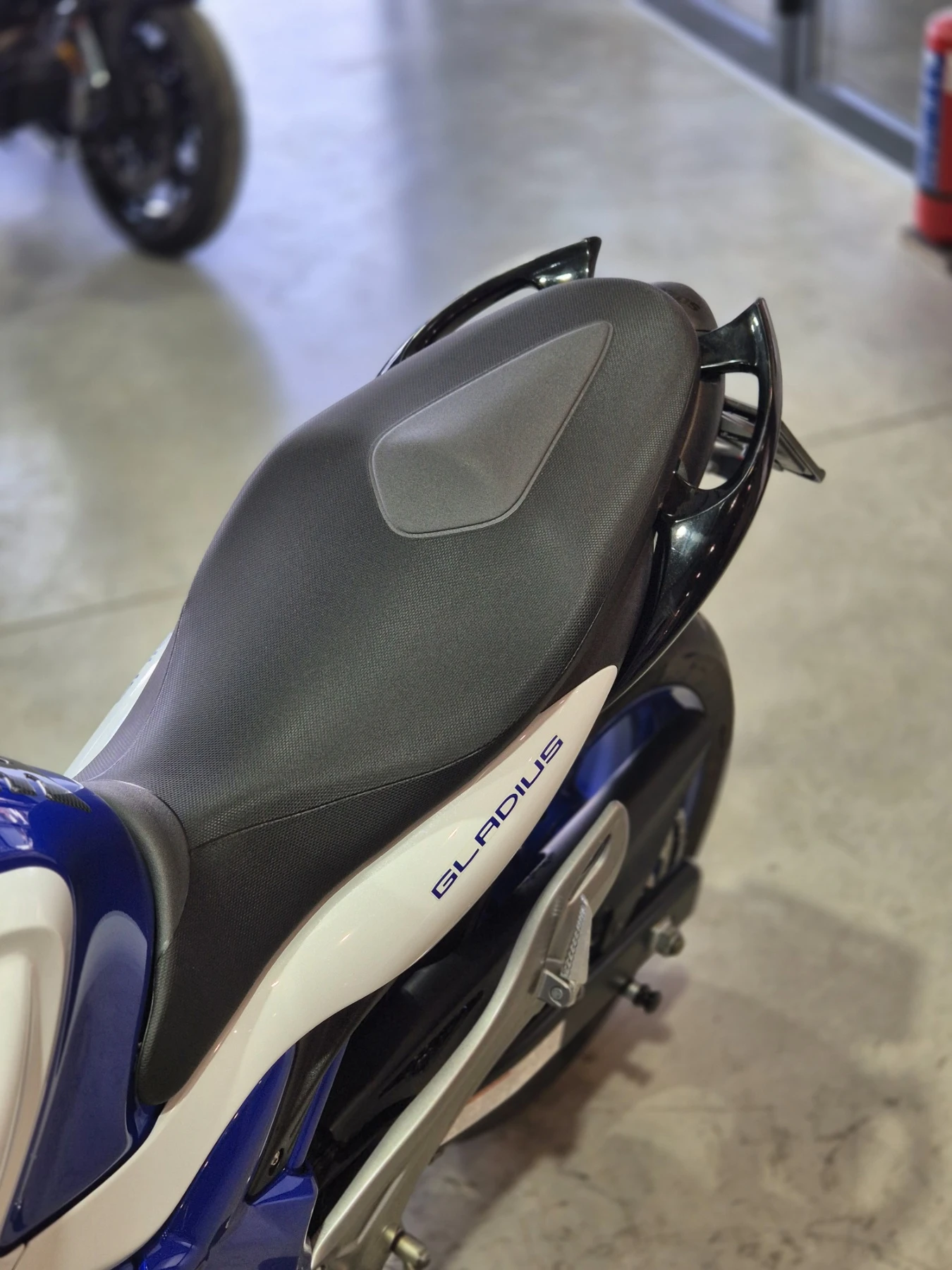 Suzuki Gladius  SFV650 ABS A2 AKRAPOVIC Нов внос от ШВЕЙЦАРИЯ!!!, снимка 16 - Мотоциклети и мототехника - 55643787
