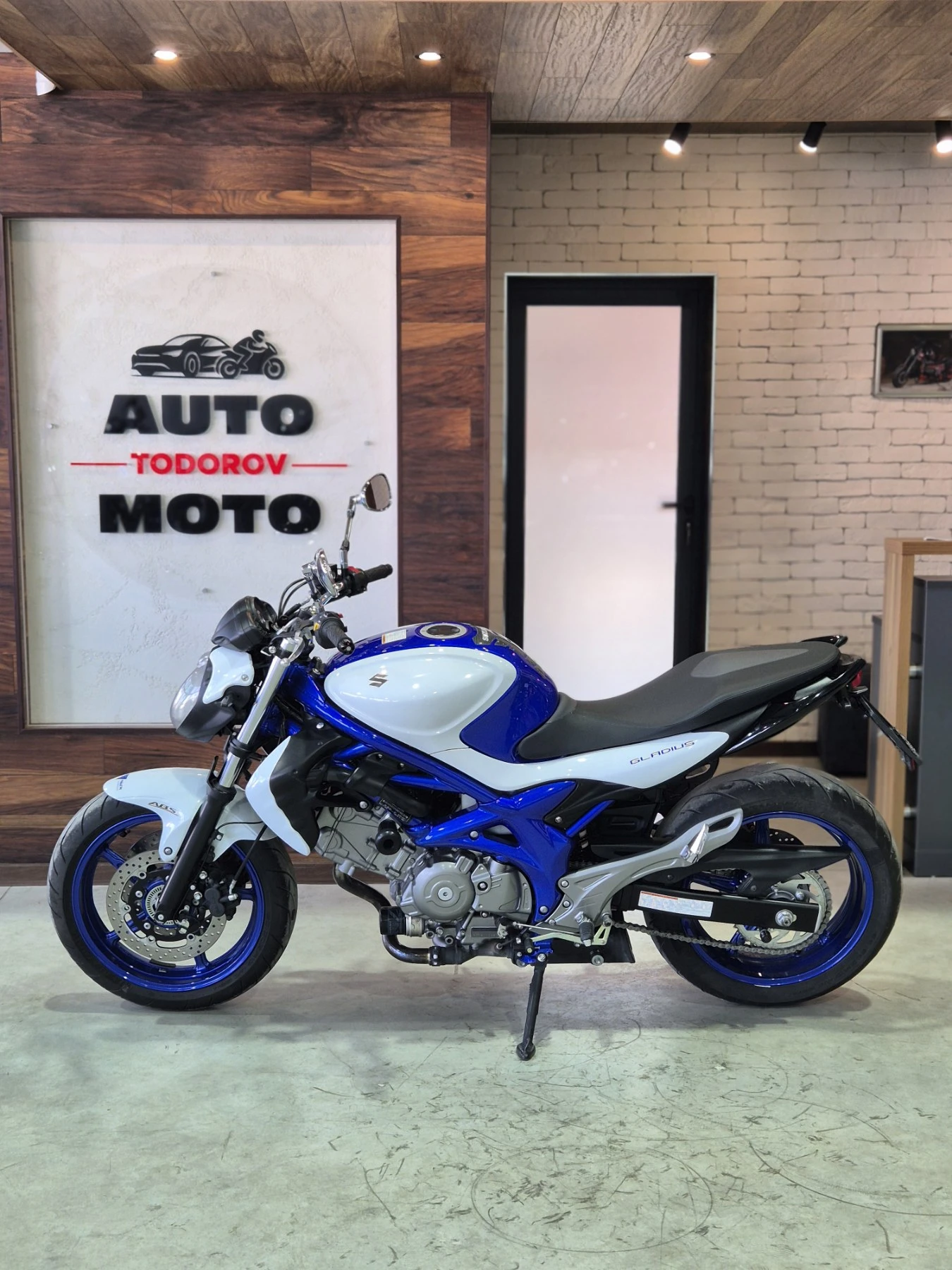 Suzuki Gladius  SFV650 ABS A2 AKRAPOVIC Нов внос от ШВЕЙЦАРИЯ!!!, снимка 4 - Мотоциклети и мототехника - 55643787