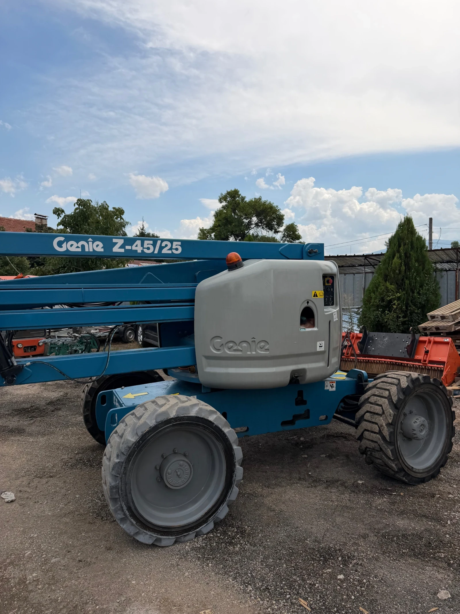 Автовишка Друга марка Genie Z45/25 4x4, снимка 11 - Индустриална техника - 55823513