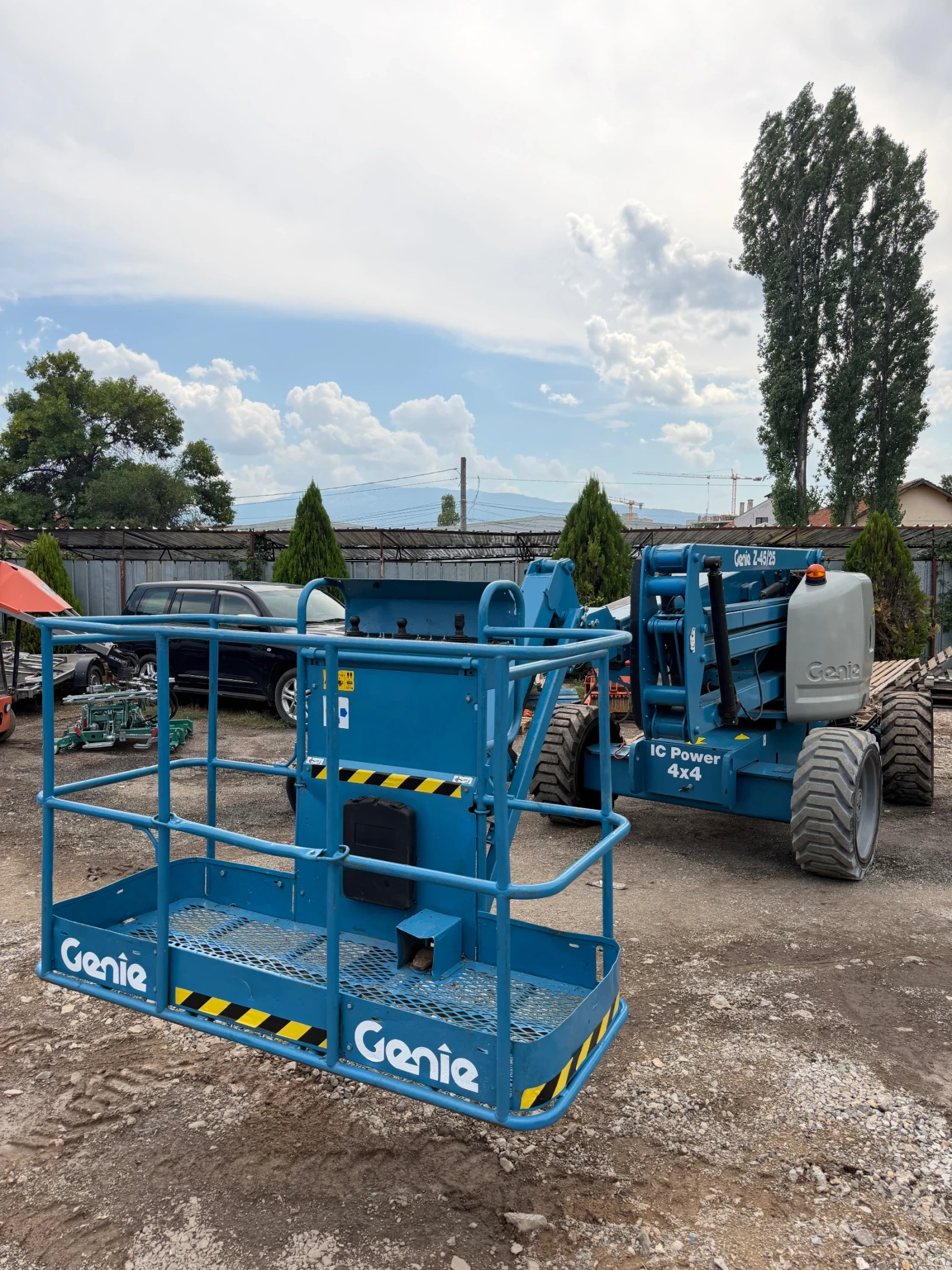 Автовишка Друга марка Genie Z45/25 4x4, снимка 12 - Индустриална техника - 55823513