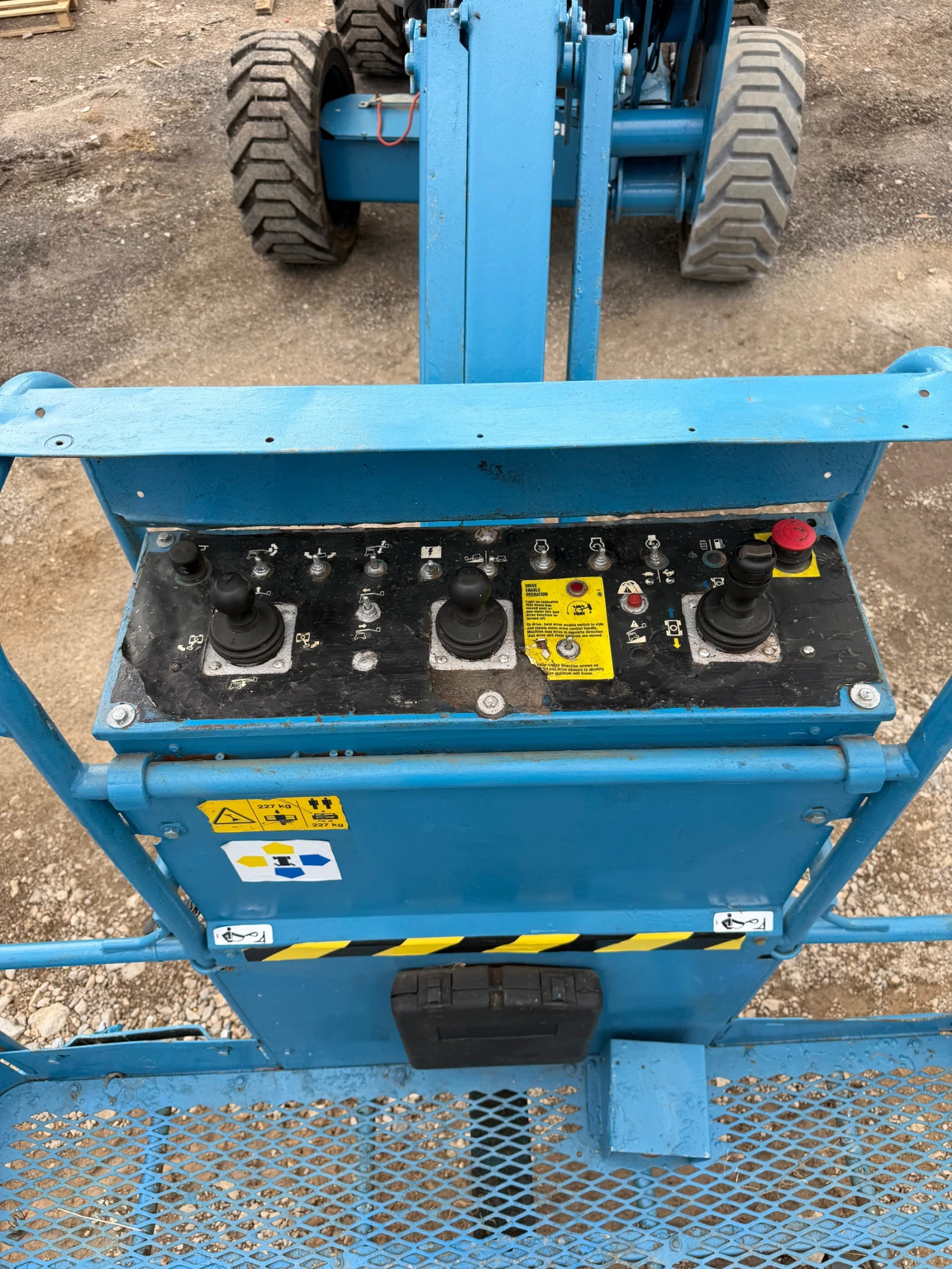 Автовишка Друга марка Genie Z45/25 4x4, снимка 16 - Индустриална техника - 55823513