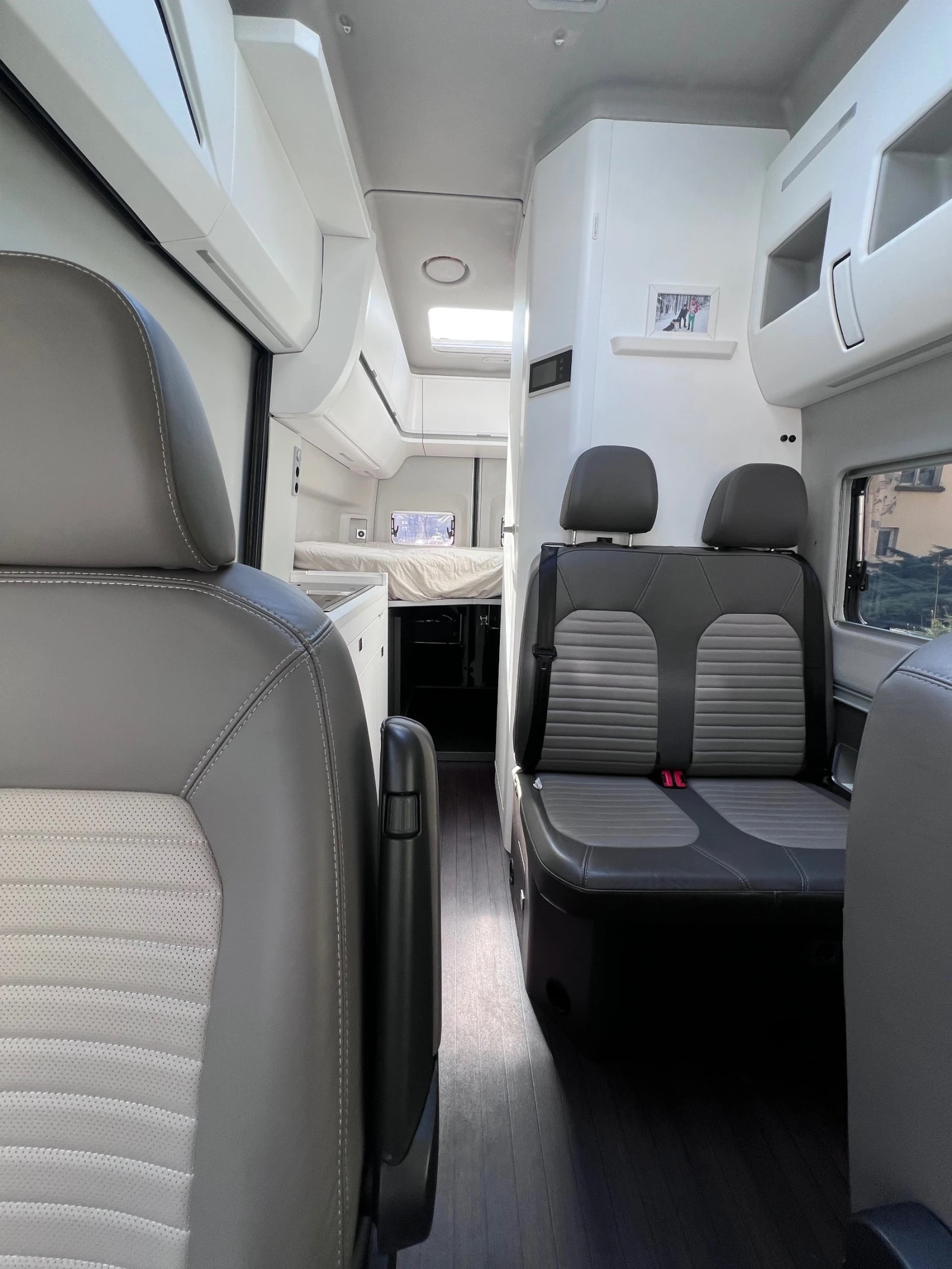 Кемпер VW Grand California 600 TDI, снимка 17 - Каравани и кемпери - 54399158