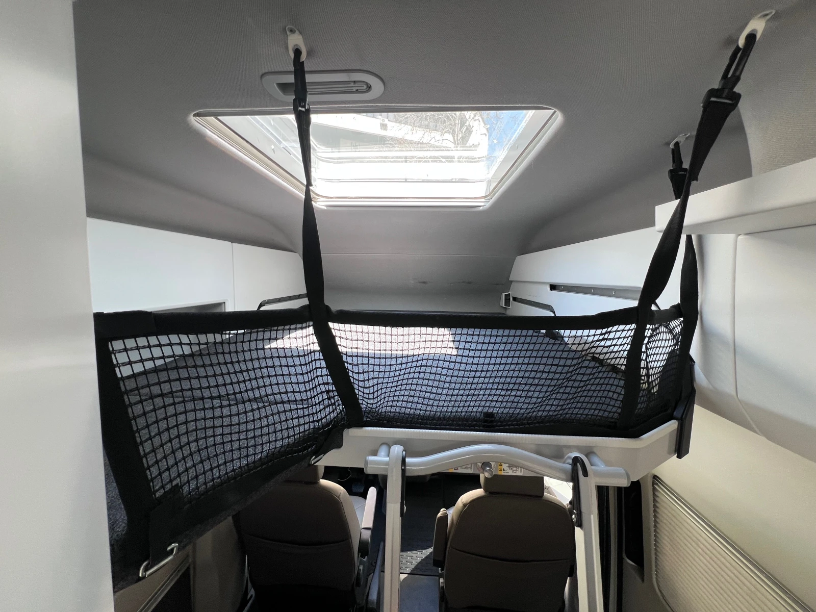 Кемпер VW Grand California 600 TDI, снимка 12 - Каравани и кемпери - 54399158