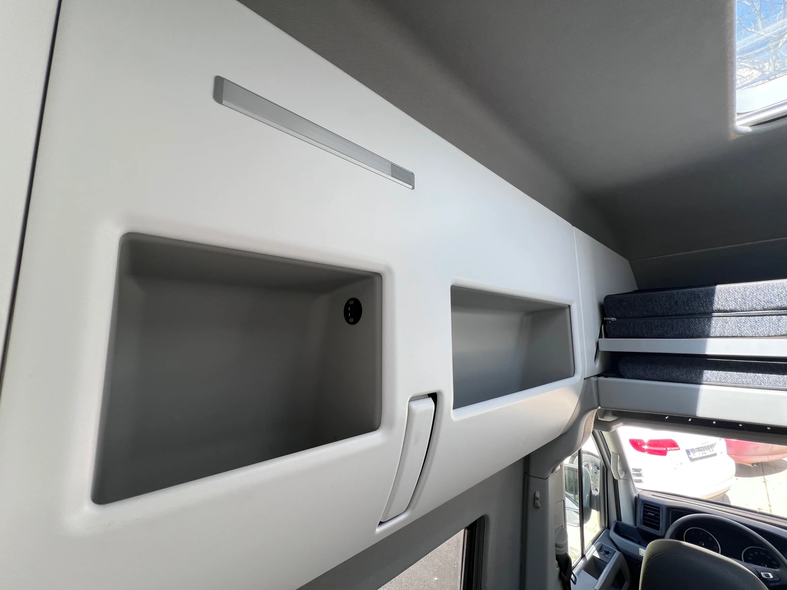 Кемпер VW Grand California 600 TDI, снимка 14 - Каравани и кемпери - 54399158