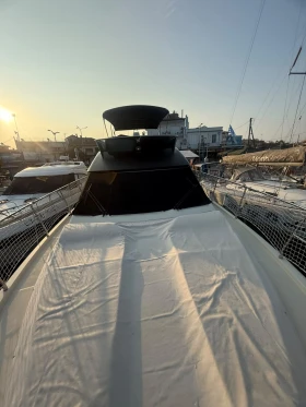 Моторна яхта Beneteau Monte Carlo 5, снимка 17