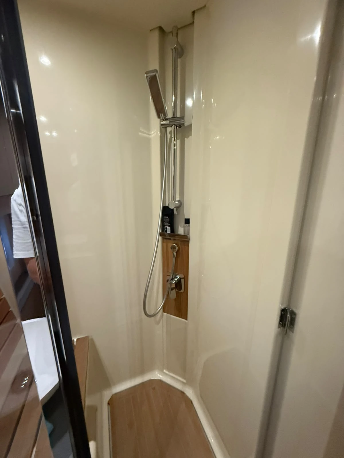 Моторна яхта Beneteau Monte Carlo 5, снимка 10 - Воден транспорт - 55744687