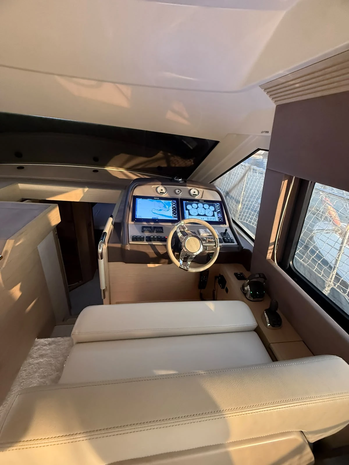 Моторна яхта Beneteau Monte Carlo 5, снимка 8 - Воден транспорт - 55744687