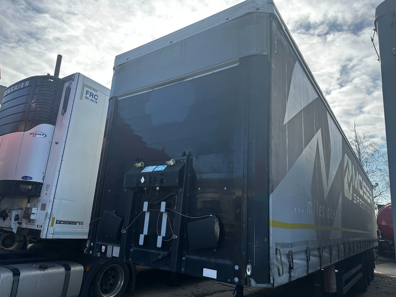 Полуремарке Schwarzmuller W-Serie