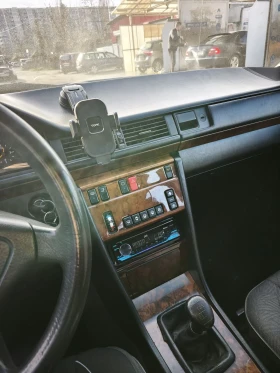 Mercedes-Benz E 200, снимка 12