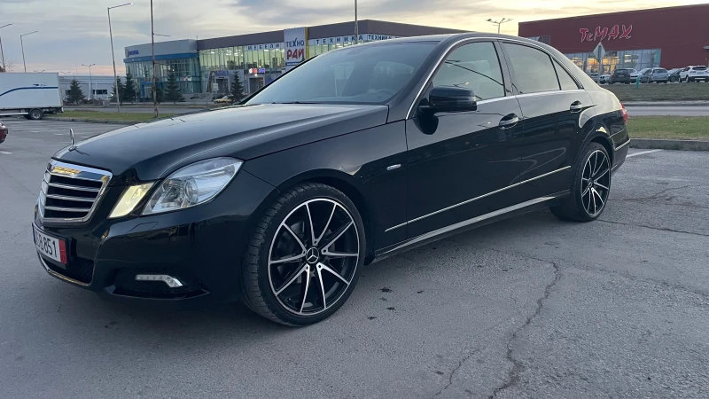 Mercedes-Benz E 220 AVANTGARDE, снимка 17 - Автомобили и джипове - 48374533