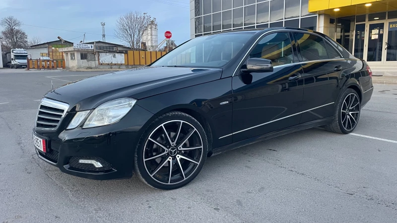 Mercedes-Benz E 220 AVANTGARDE, снимка 1 - Автомобили и джипове - 48374533