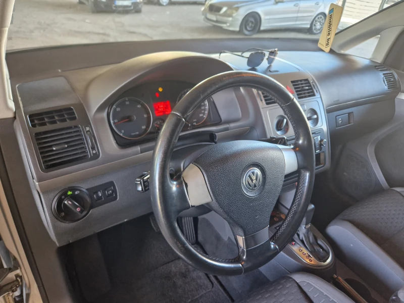 VW Touran 1.9 105 hp automat, снимка 12 - Автомобили и джипове - 48855531