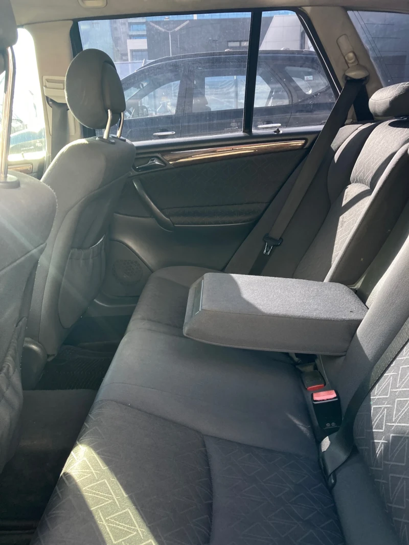 Mercedes-Benz C 200, снимка 8 - Автомобили и джипове - 52584322